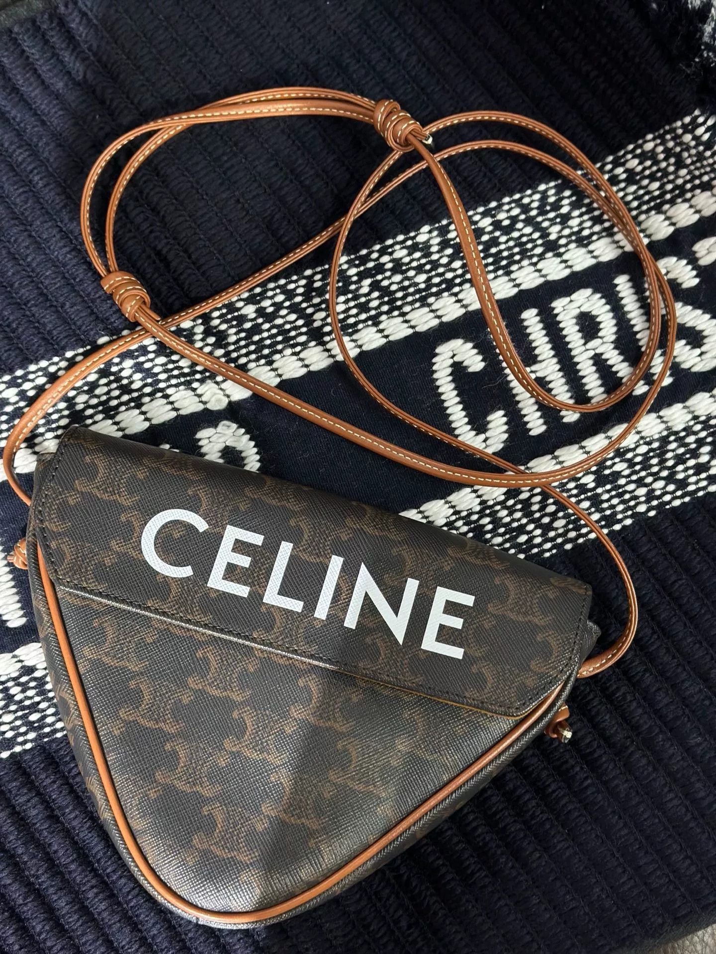 Celine Celine Yellow Shoulder Bag 39 Women Size ONE SIZE - 1 Thumbnail