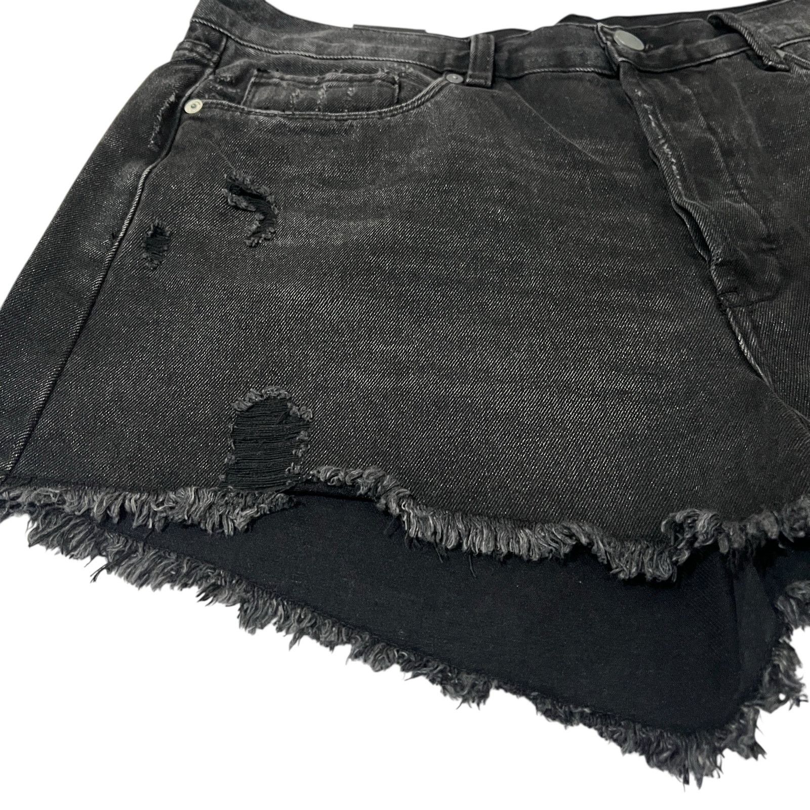 BLANKNYC Washed Black Button Front Distressed Hem High Rise Shorts Size 32" / US 10 / IT 46 - 7 Thumbnail
