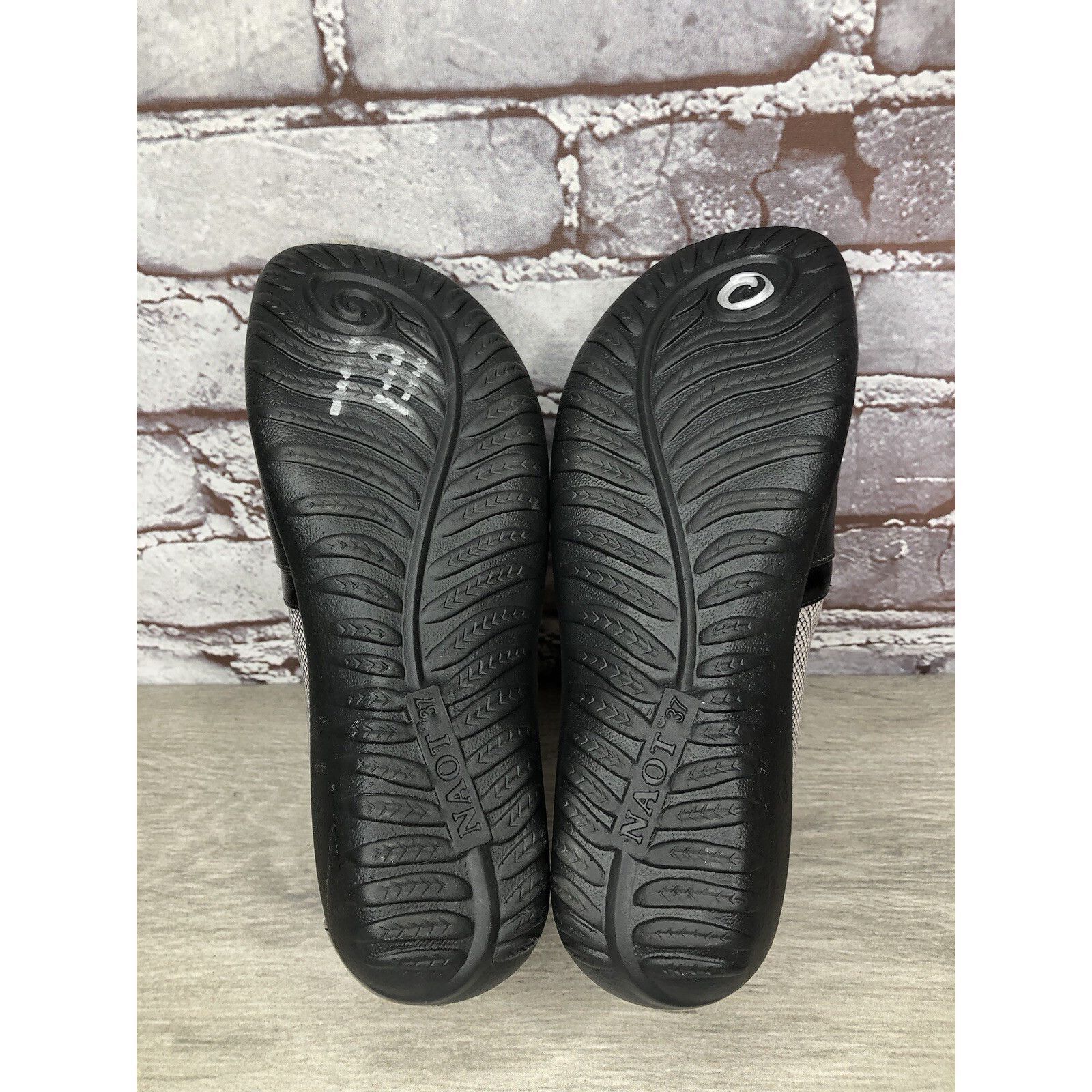 Other Naot Prescott Black Leather Grey Synthetic Comfort Casual Cl Size US 6 / IT 36 - 6 Thumbnail