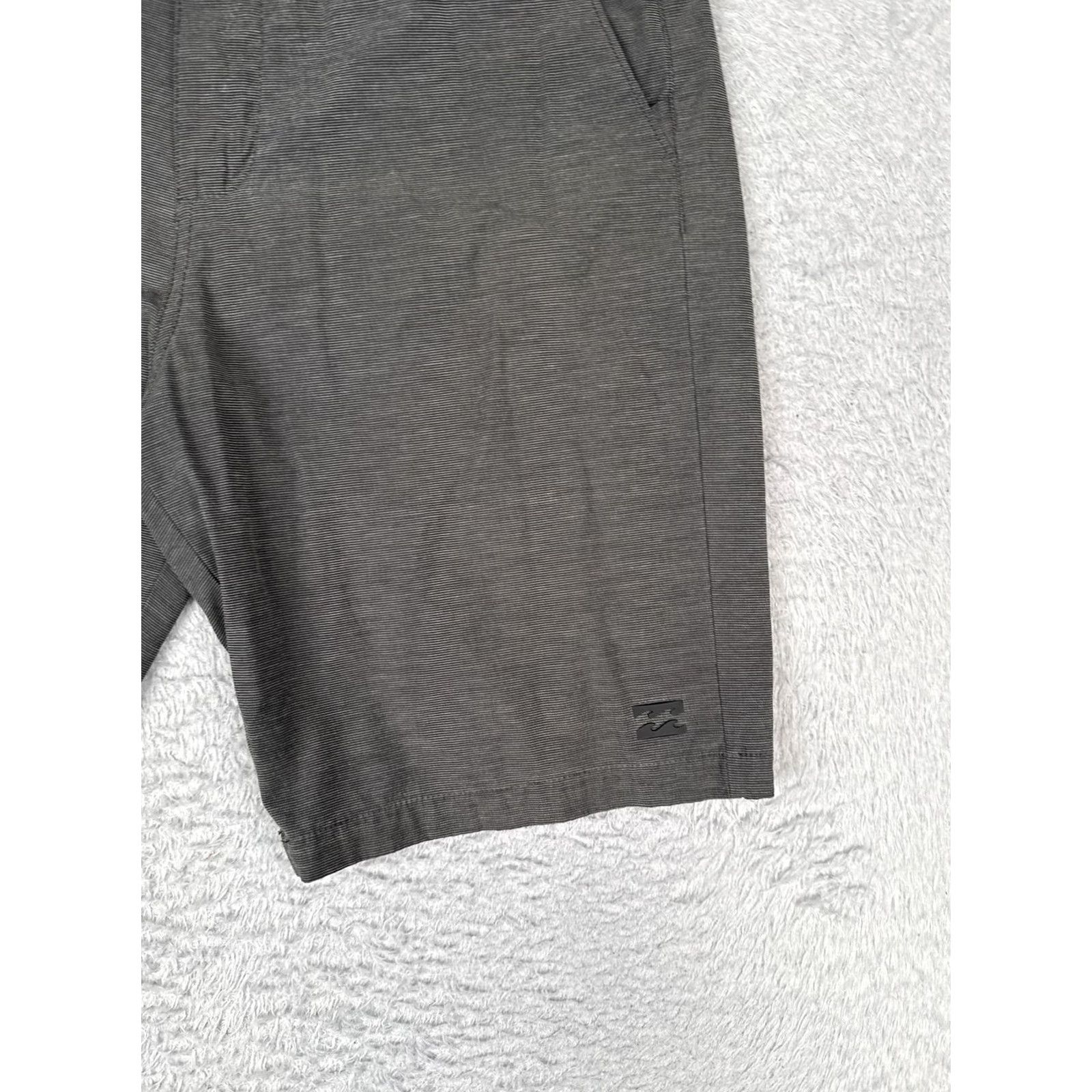 Billabong Billabong Shorts Mens 32 Gray Striped Chino Flat Front 10 Inseam Quick Dry Sci Size US 32 / EU 48 - 2 Thumbnail