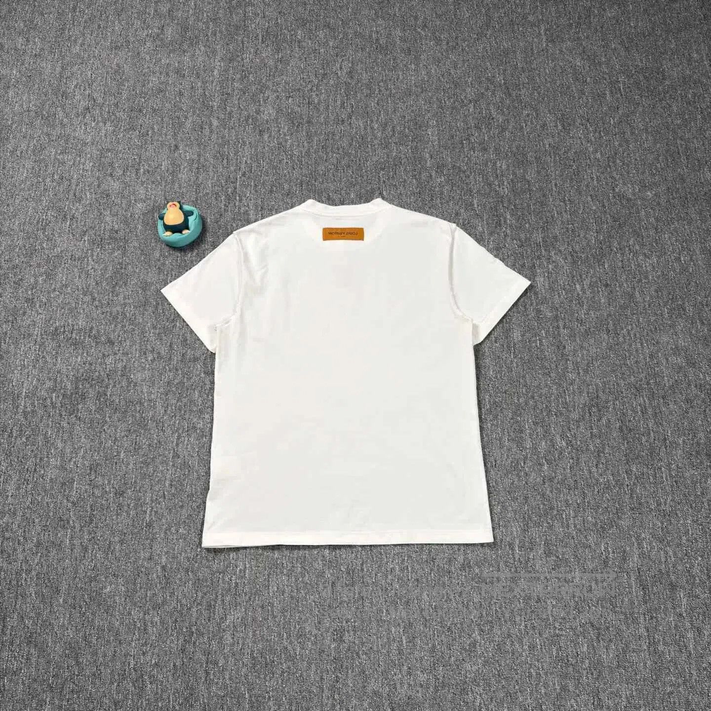 Louis Vuitton LV 25 White Embossed Logo T-shirt. Size US M / EU 48-50 / 2 - 2 Thumbnail