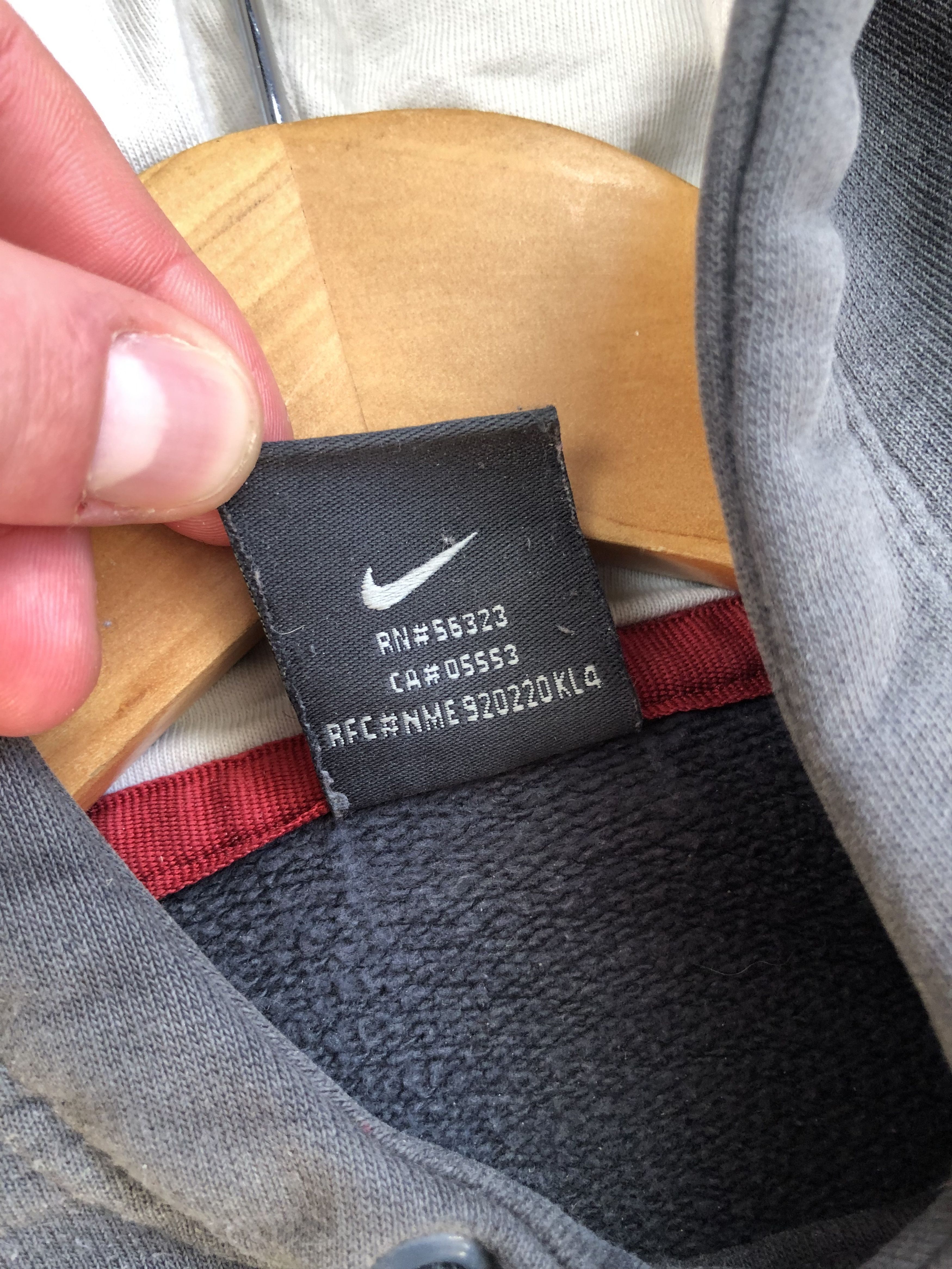Nike NIKE Vintage Big Central Logo Fade Hoodie Streetwear Casual Size US L / EU 52-54 / 3 - 7 Thumbnail