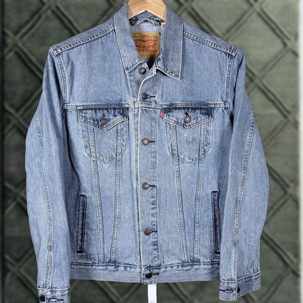 Levi's Levi's Trucker Jacket Mens Large Blue Denim Retro Classic Casual Workwear jacket Size US L / EU 52-54 / 3 - 1 Thumbnail