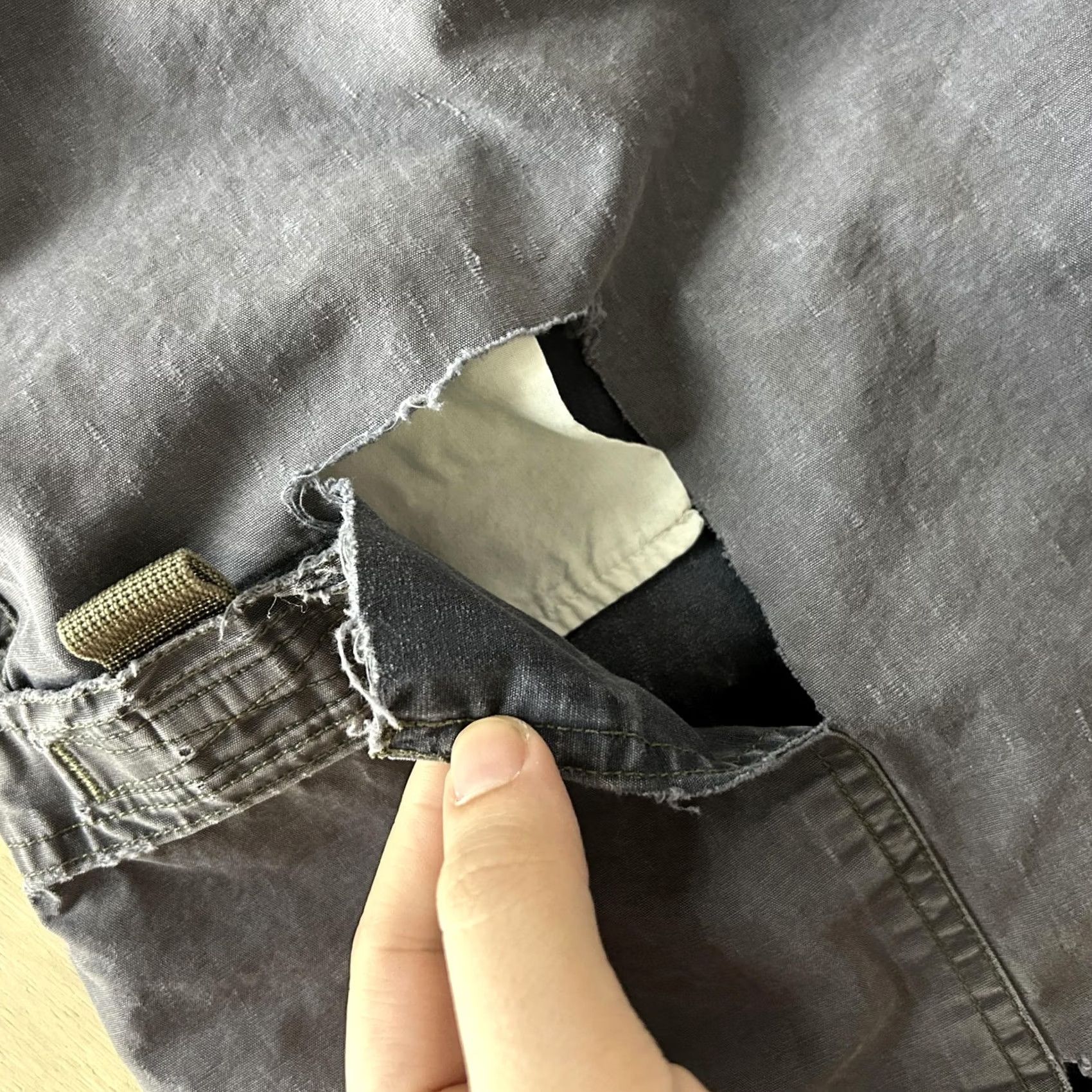 American Eagle Outfitters VINTAGE American Eagle Cargo Shorts Mens 33 Blue Canvas Distressed Cargo Pocket Shorts Relaxed Calf 11in Zip Mens Size US 33 - 2 Thumbnail