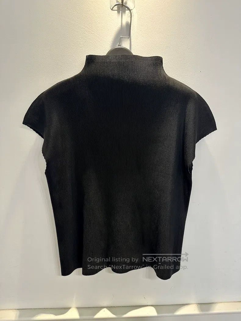 Issey Miyake Issey Miyake Black dense pleat short-sleeve top Size S / US 4 / IT 40 - 1 Thumbnail