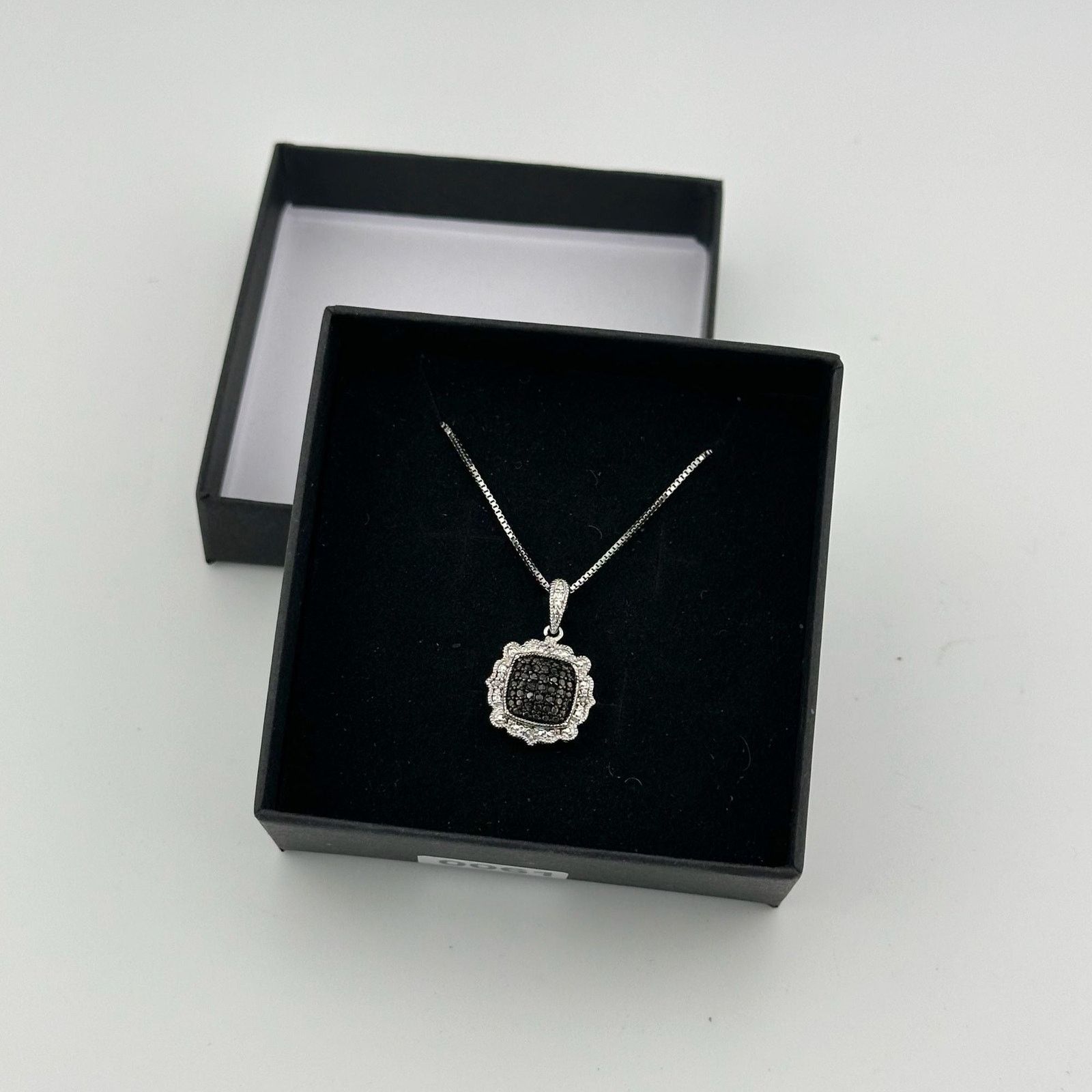 Other Beautiful Black & White Diamond Cluster Pendant Size ONE SIZE - 9 Thumbnail