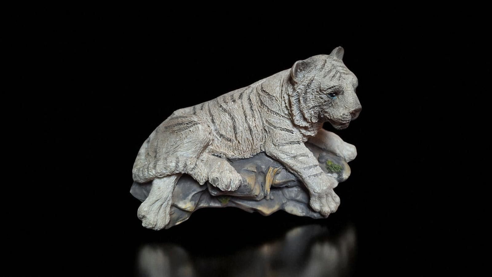 Designer Majestic White Tiger Figurine Size ONE SIZE - 1 Thumbnail