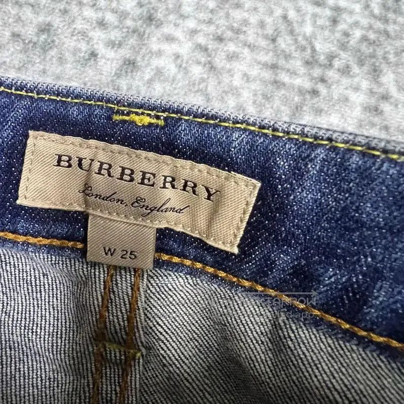 Burberry Burberry Women's Denim Pants in Dark Blue. Size 26" / US 2 / IT 38 - 2 Thumbnail