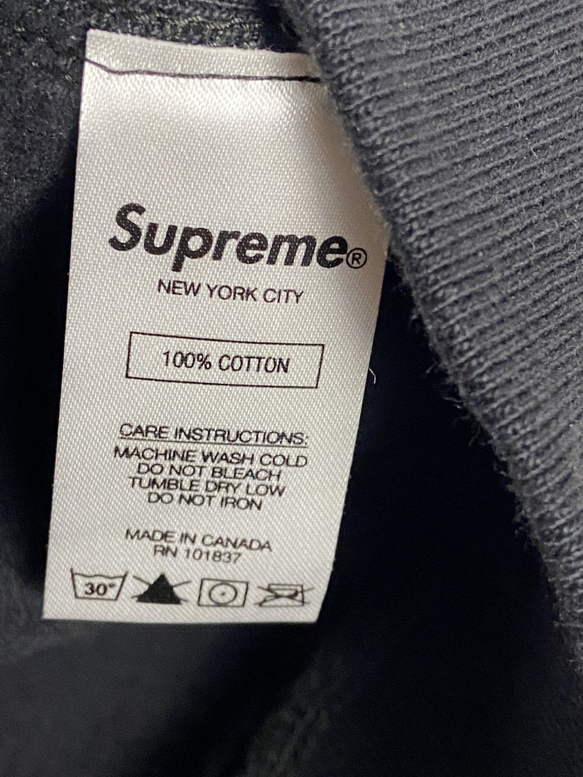 Kaws × Supreme New Supreme KAWS Chalk Logo Hooded Black Rare Size L Size US L / EU 52-54 / 3 - 4 Thumbnail