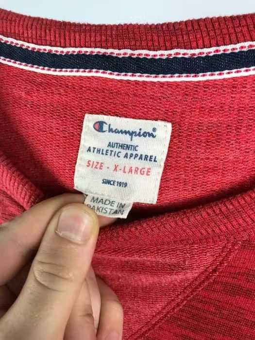Champion Champion sweatshirt vintage small logo size XLarge Size US XL / EU 56 / 4 - 4 Thumbnail