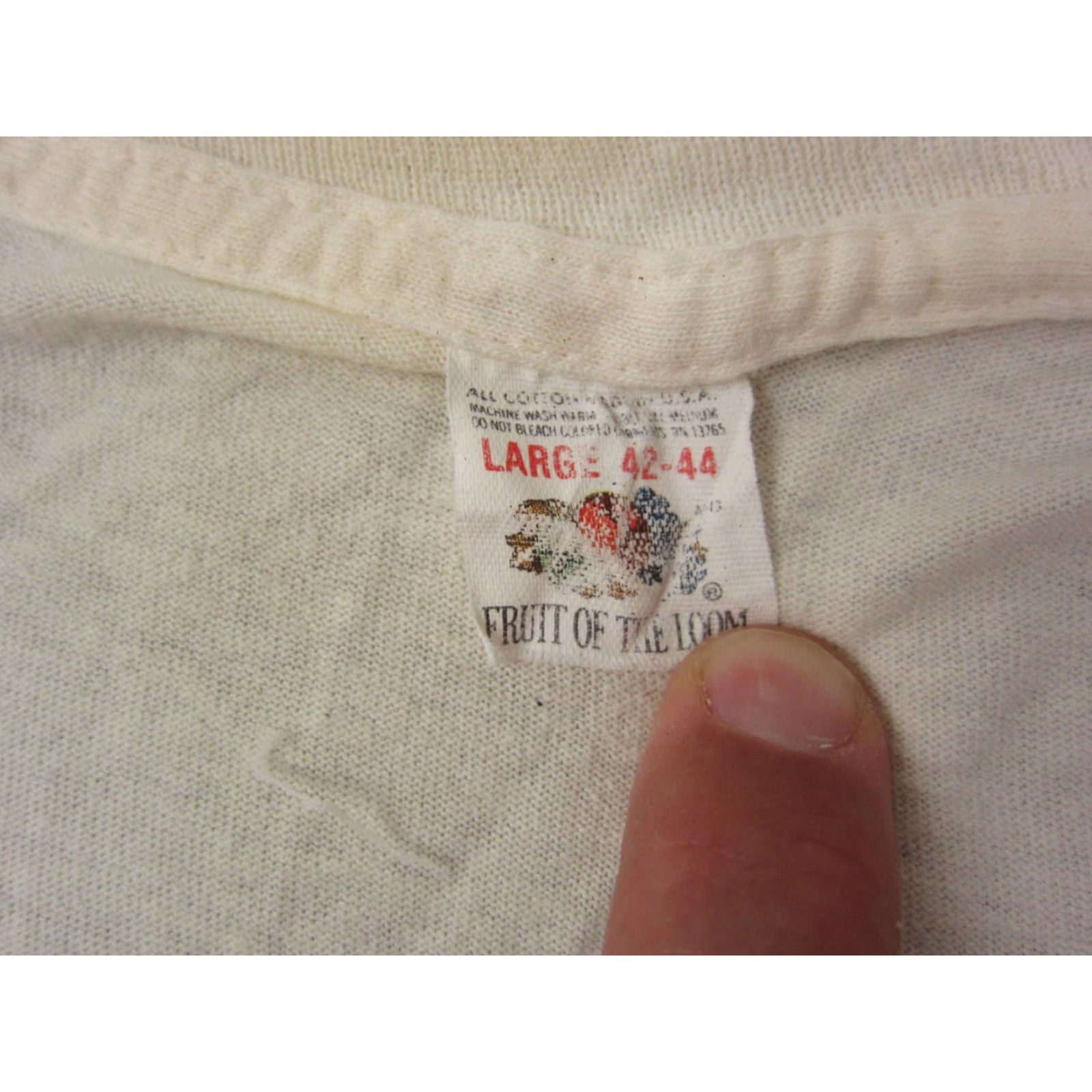 Fruit Of The Loom VINTAGE Fruit of the Loom Shirt Mens L White 1980s Jersey Cotton T-Shirt Short Sleeve V-Neck 70s Made in USA Mens Size US L / EU 52-54 / 3 - 2 Thumbnail