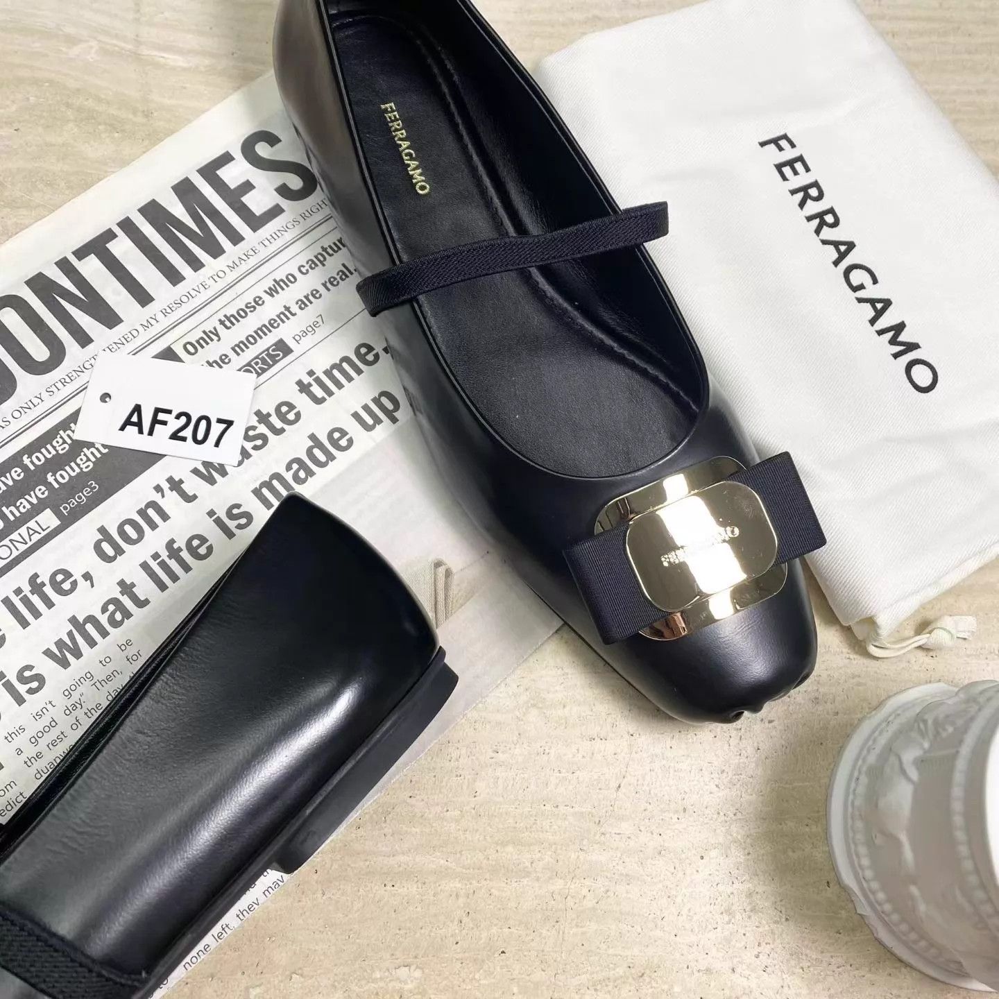 Salvatore Ferragamo FERRAGAMO Vara Black Calf Leather Bow Flat US8.5 Size US 8 / IT 38 - 5 Thumbnail