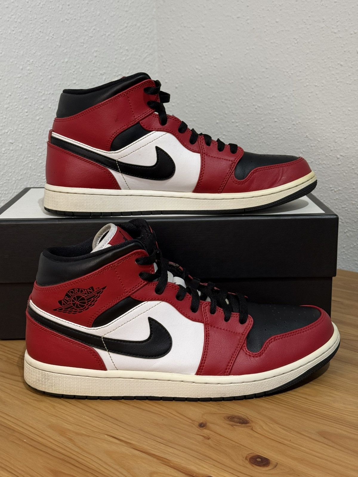 Jordan Brand × Nike Nike Air Jordan 1 Mid Chicago Toe No box Size US 10.5 / EU 43-44 - 6 Thumbnail