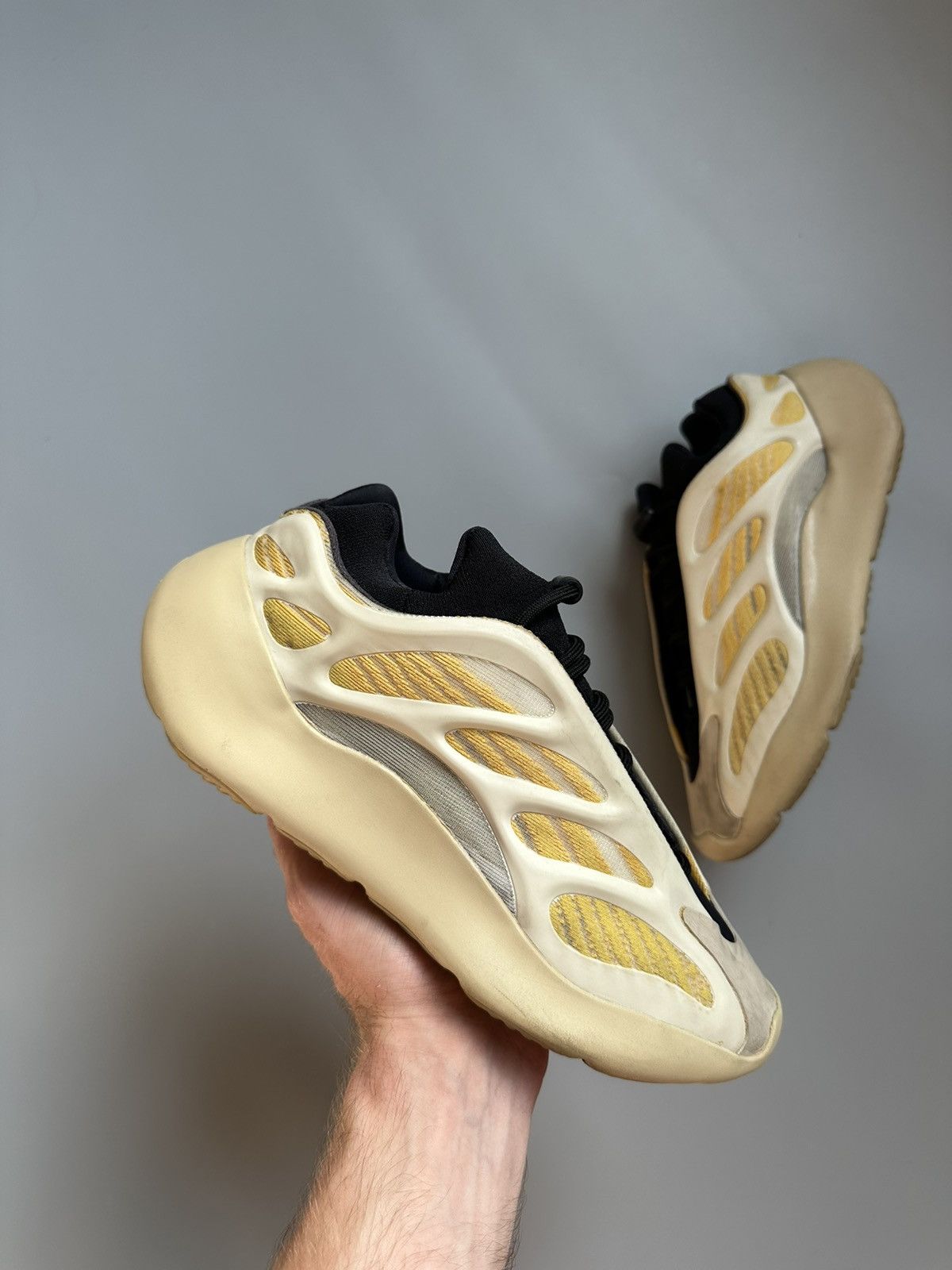 Adidas × Kanye West Adidas YEEZY 700 V3 Safflower Size 7,5 US Size US 7.5 / EU 40-41 - 2 Thumbnail