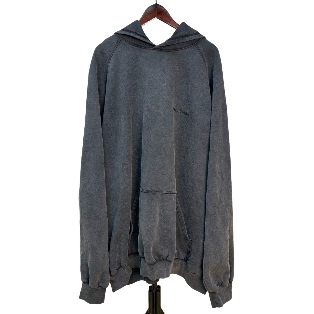 Balenciaga Balenciaga Logo Hoodie Size XXL Size US XXL / EU 58 / 5 - 1 Thumbnail