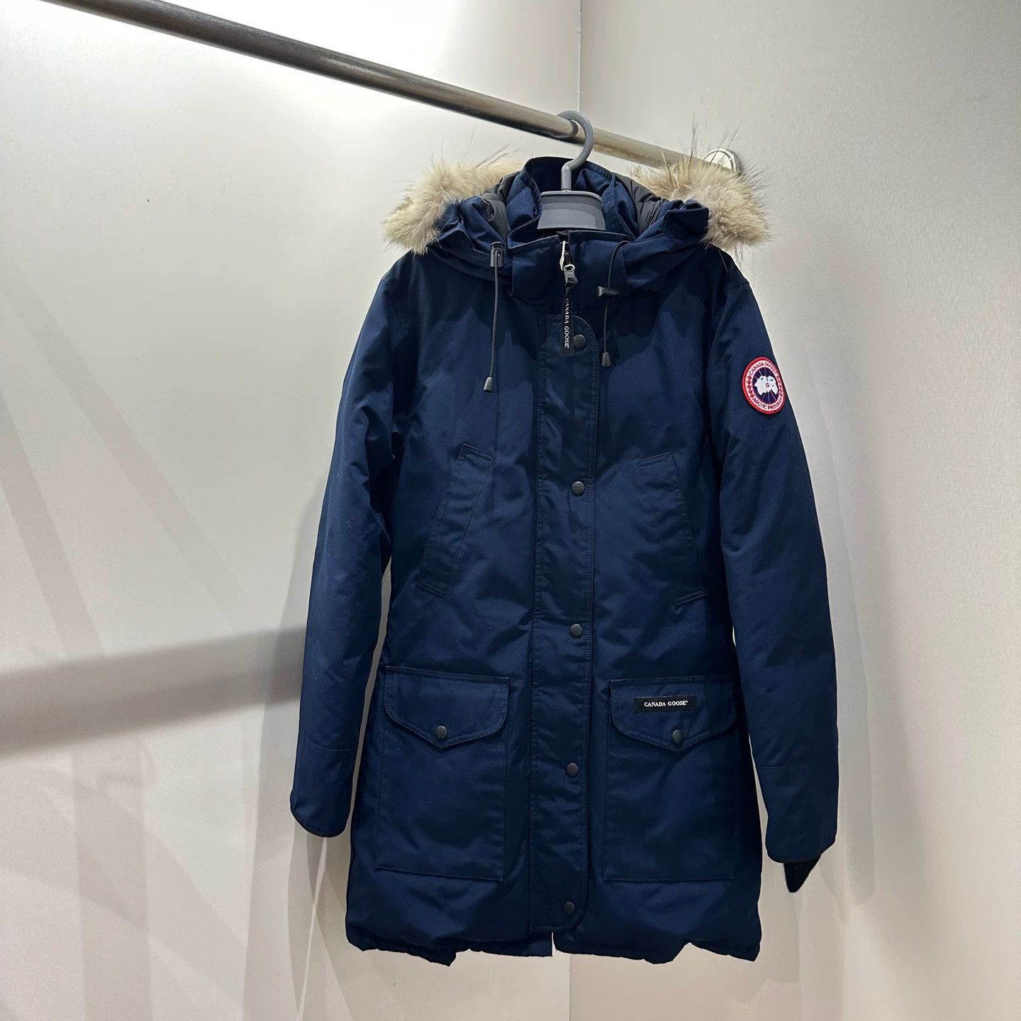 Canada Goose Canada Goose White Down Jacket S Women Size S / US 4 / IT 40 - 1 Thumbnail