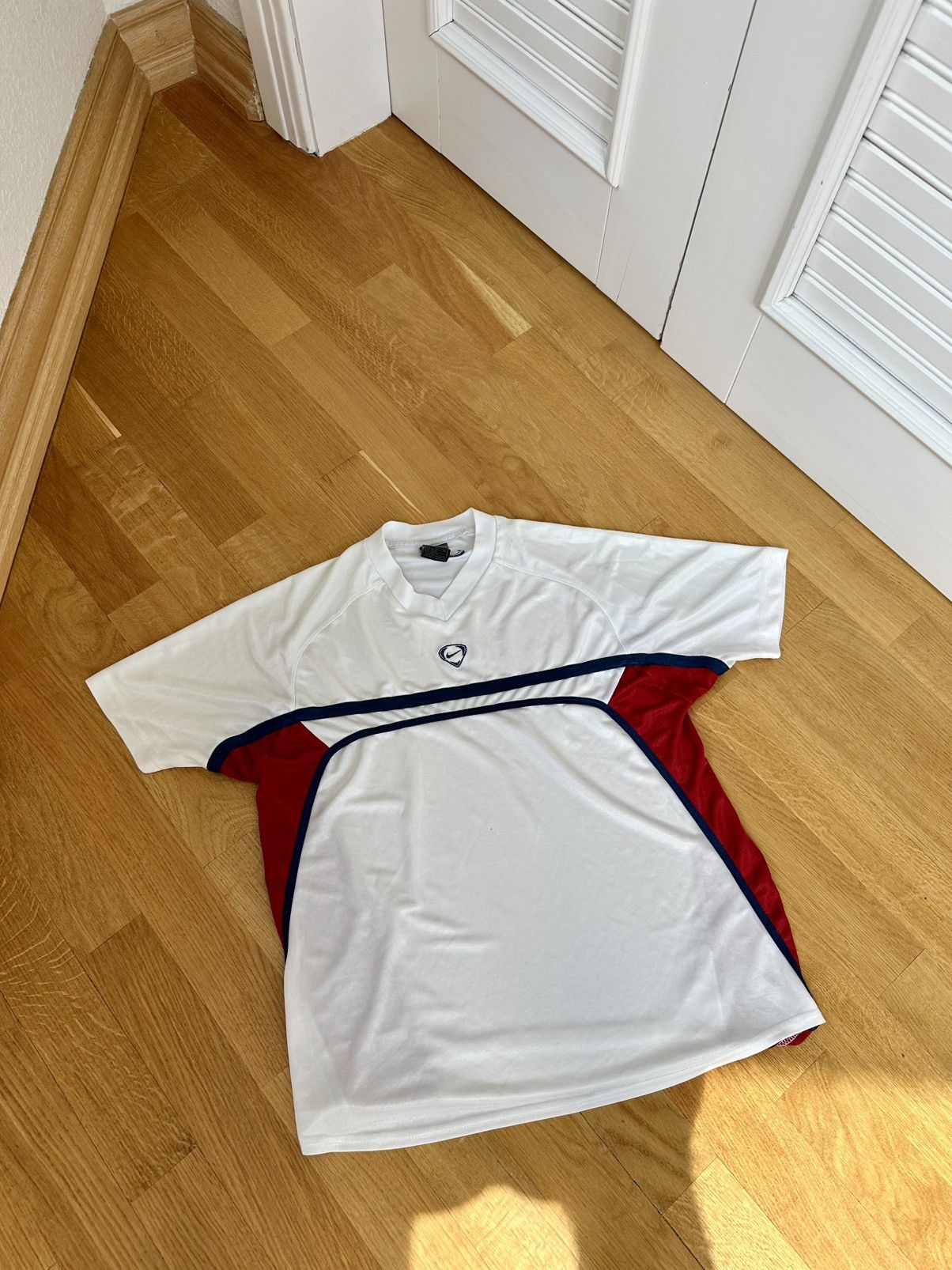 Nike Vintage Nike T-shirt Centre Logo White Size US L / EU 52-54 / 3 - 1 Thumbnail