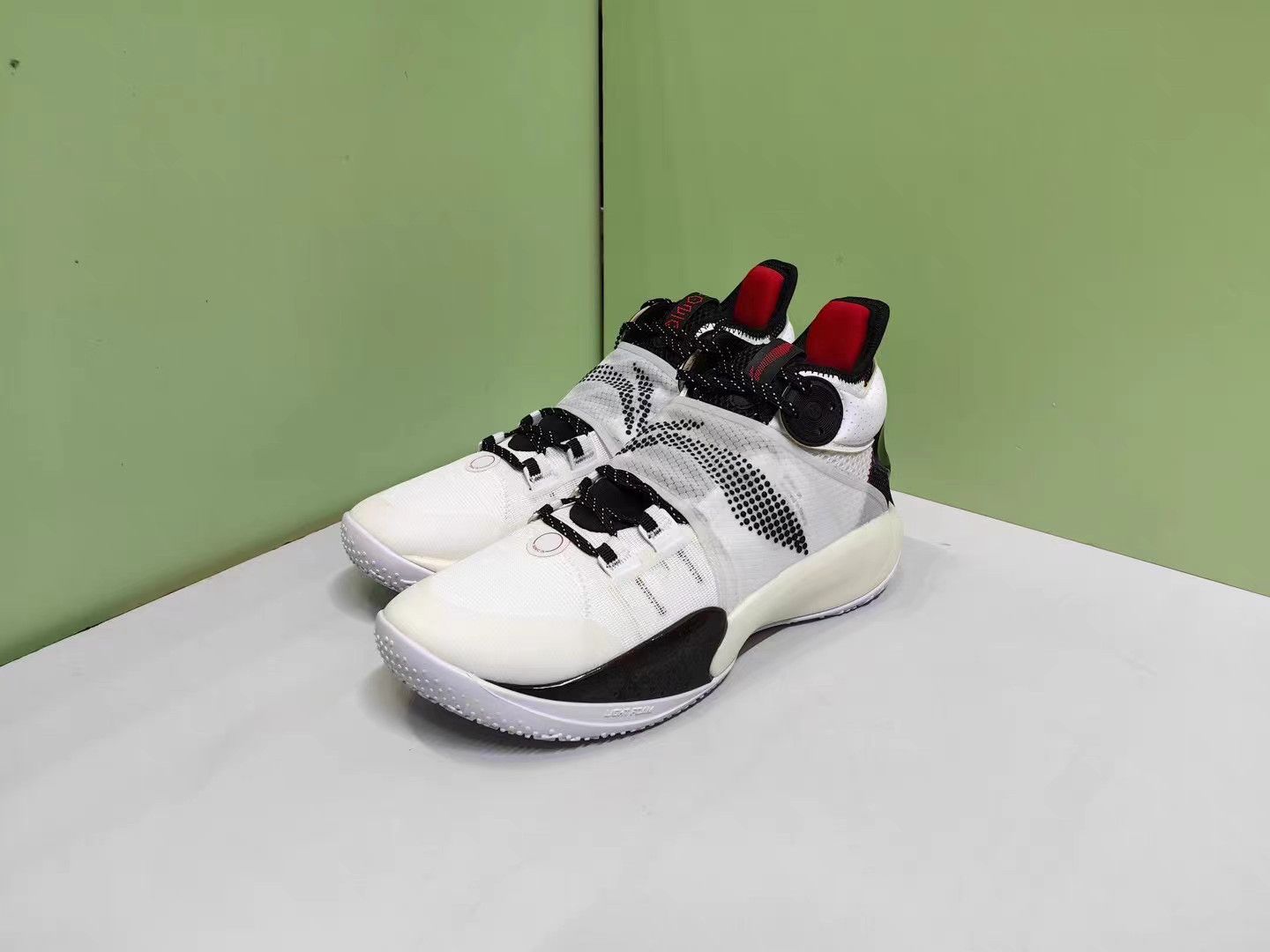 Li-Ning Li-Ning Sonic 9 Basketball Shoes K15 Size US 11 / EU 44 - 1 Thumbnail