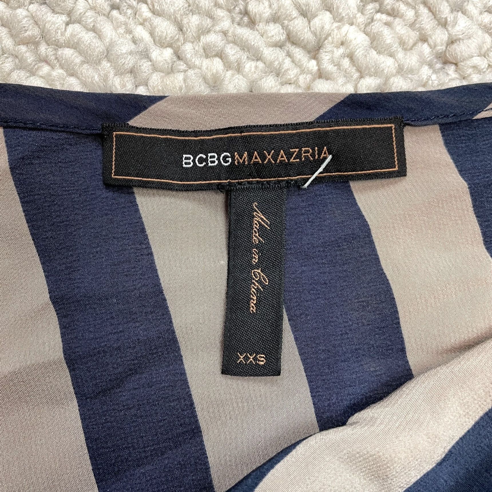Bcbgmaxazria BCBGMAXAZRIA Blouse Womens 2XS Gray Striped Silk Short Sleeve Round Neck Pullover Casual Contemporary Classic Womens Size XXS / US 00 / IT 34 - 5 Thumbnail