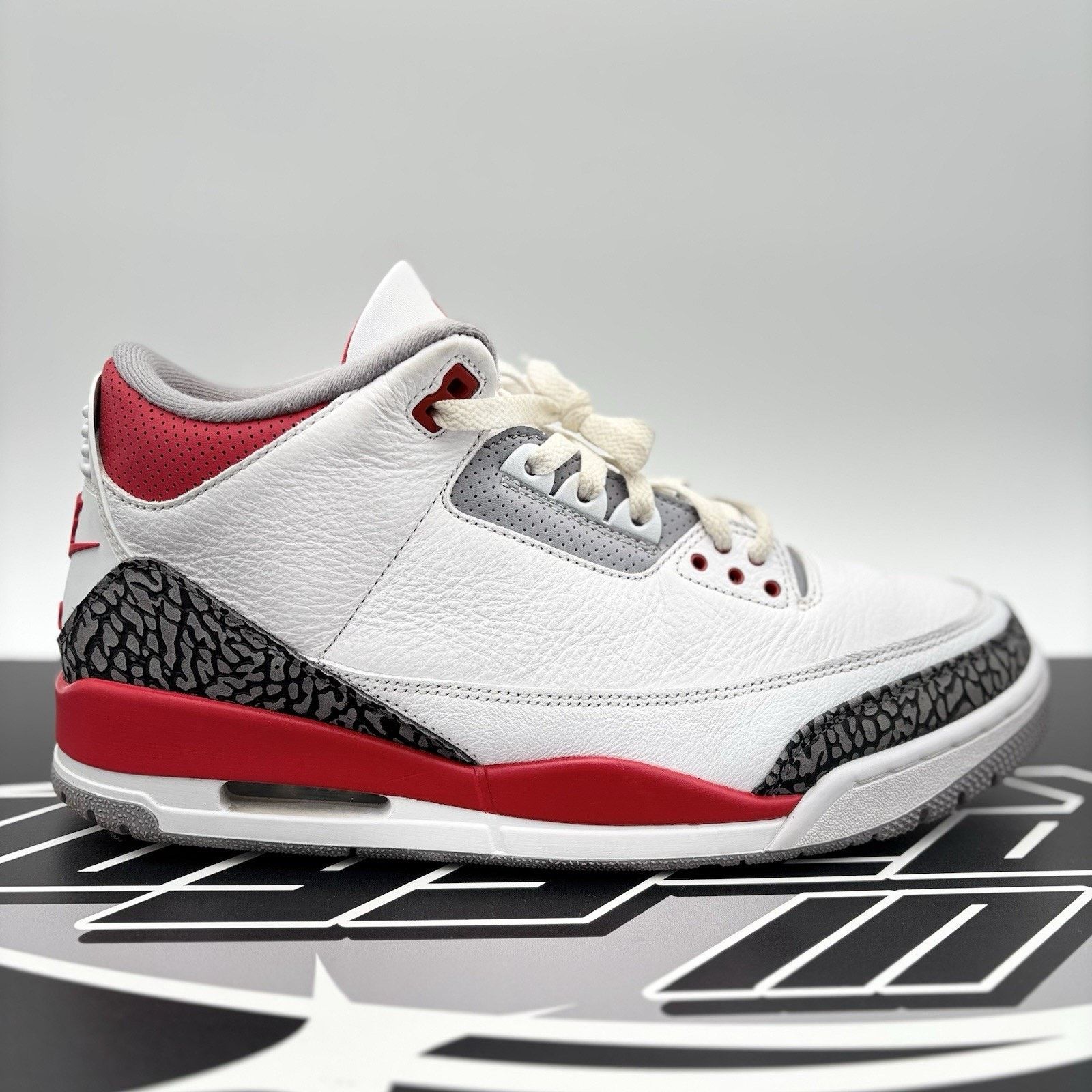 Jordan Brand Air Jordan 3 Retro Mid ' Fire Red ' | GREAT CONDITION! Size US 11.5 / EU 44-45 - 2 Thumbnail