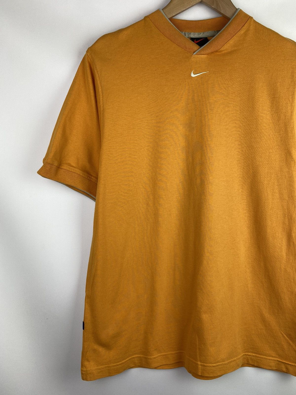 Vintage Nike vintage Y2K center logo swoosh men’s t shirt size S Size US S / EU 44-46 / 1 - 2 Thumbnail