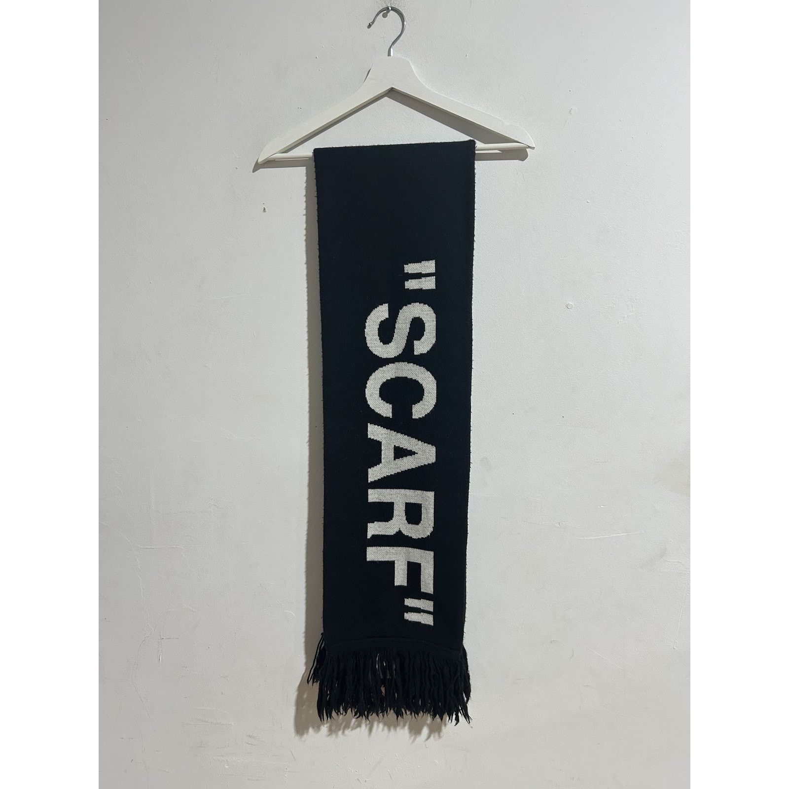 Off-White OFF-WHITE QUOTE SCARF BLACK PREOWNED Size ONE SIZE - 1 Thumbnail