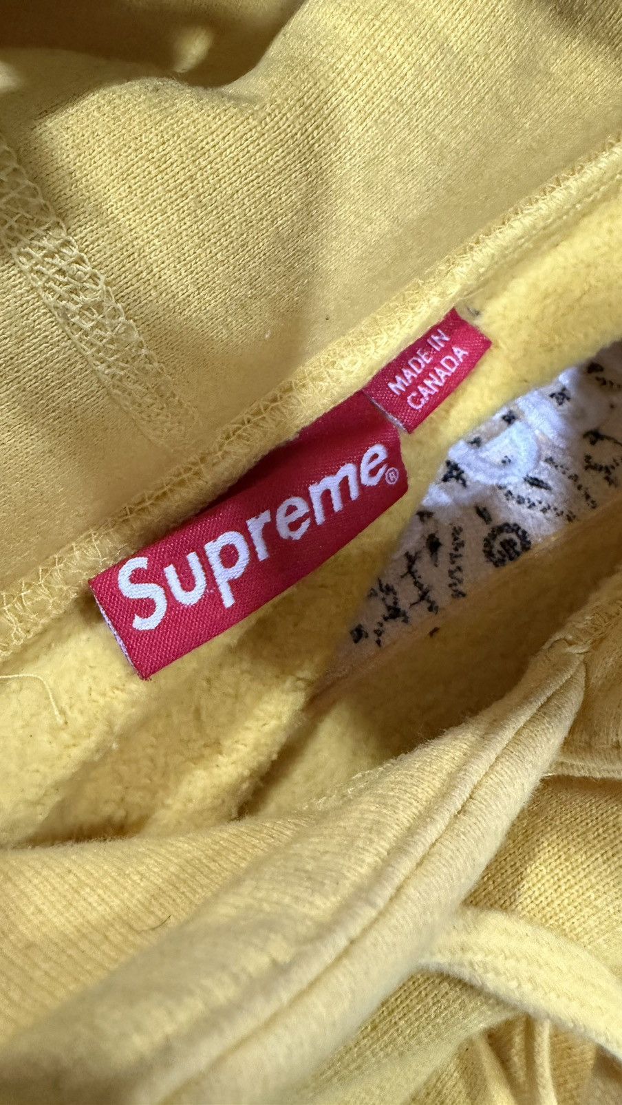 Supreme FW/19 SUPREME YELLOW BANDANA BOX LOGO Size US L / EU 52-54 / 3 - 9 Thumbnail