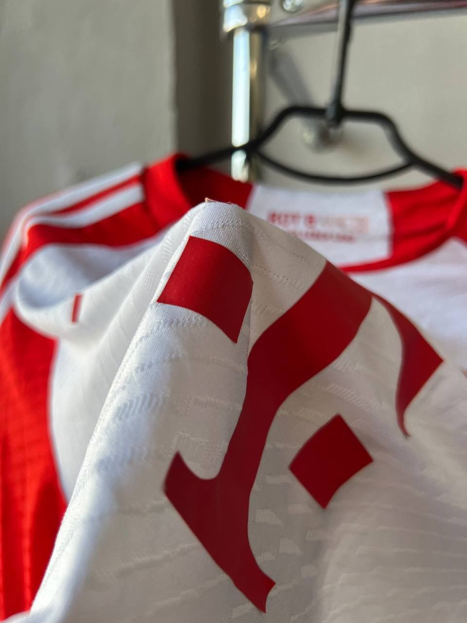 Adidas 2023/24 BAYERN MUNICH #9 KANE HOME SOCCER FOOTBALL JERSEY L Size US L / EU 52-54 / 3 - 12 Thumbnail