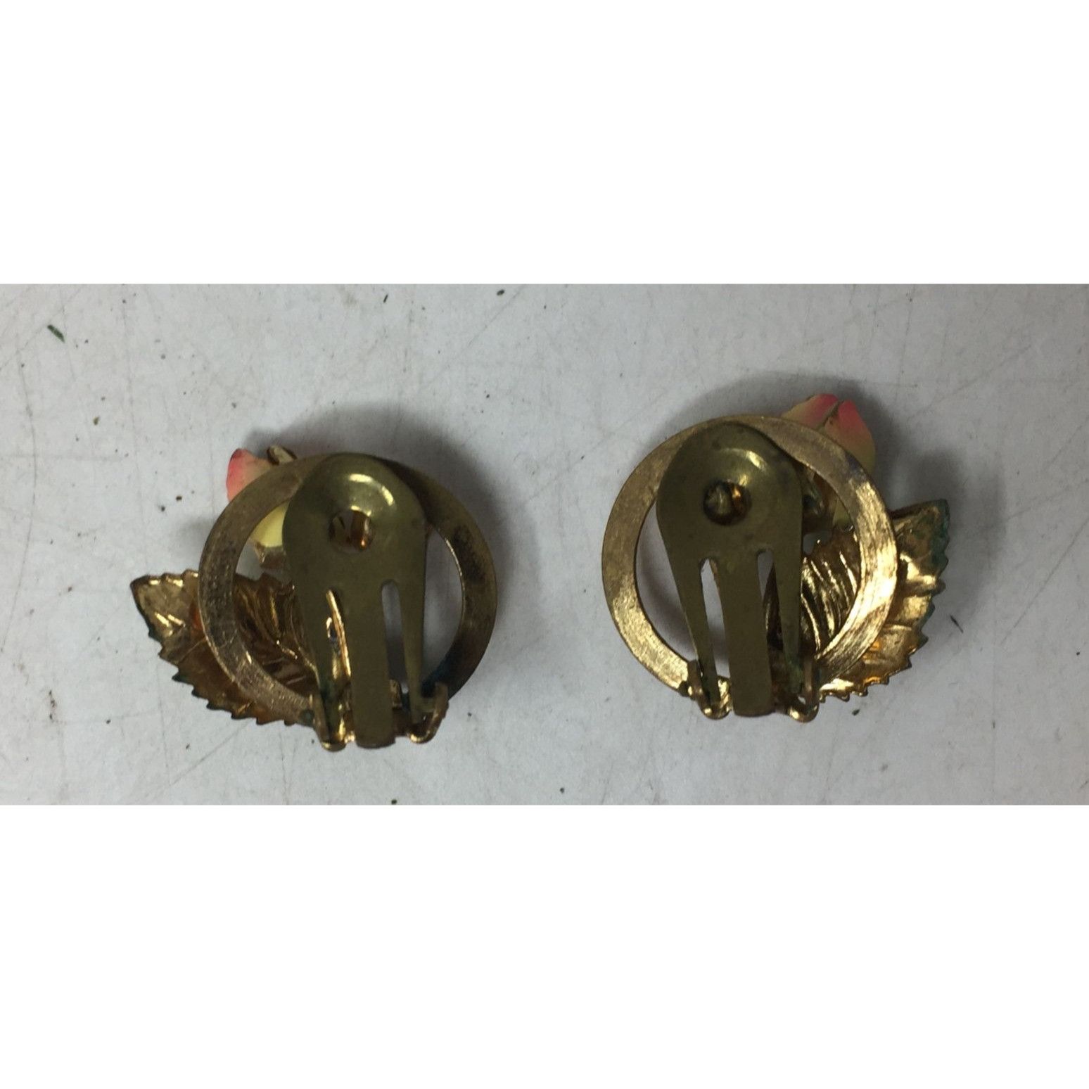 Other Women's Round Gold Tone Flower Clip on Earrings Size ONE SIZE - 3 Thumbnail