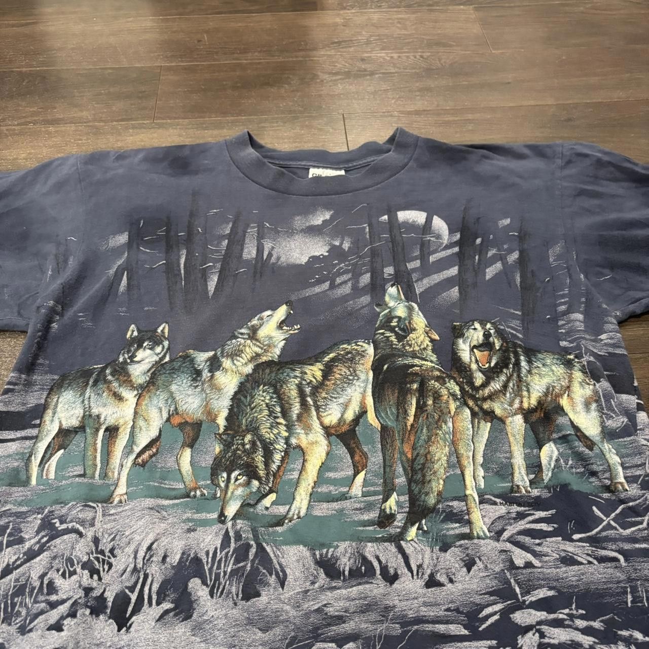 Gildan vintage wolves all over print t shirt 90s L Size US L / EU 52-54 / 3 - 2 Thumbnail
