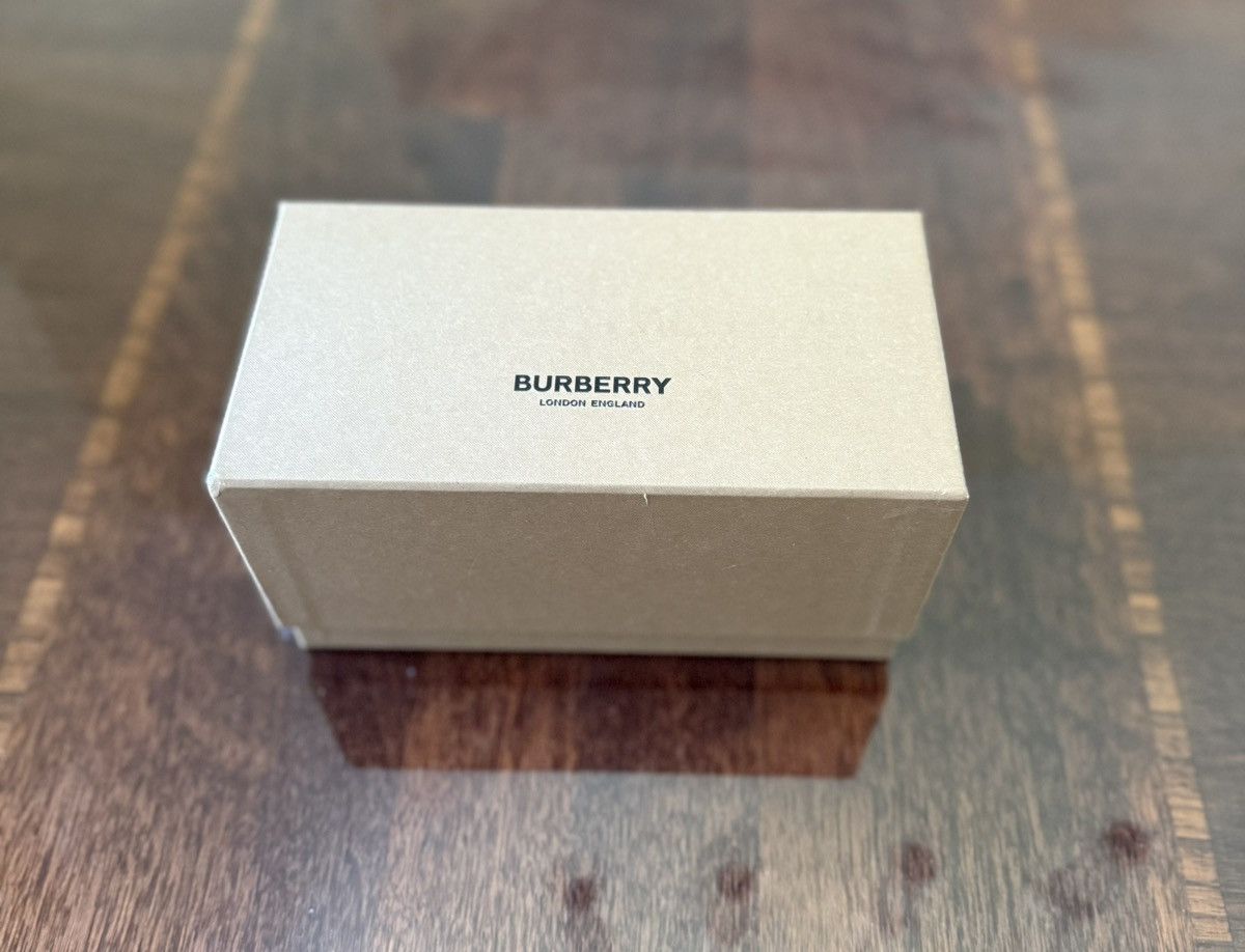 Burberry Burberry Sungless Size ONE SIZE - 9 Thumbnail