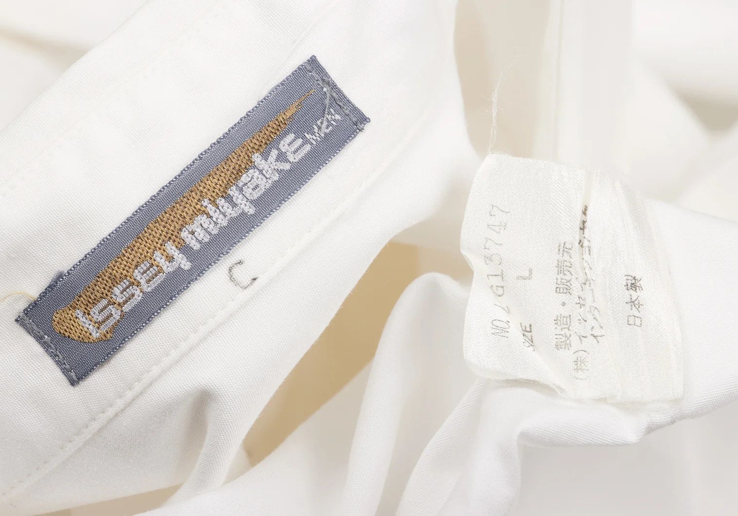 Issey Miyake Front Pleat Shirt in White, Size L Size US L / EU 52-54 / 3 - 16 Thumbnail