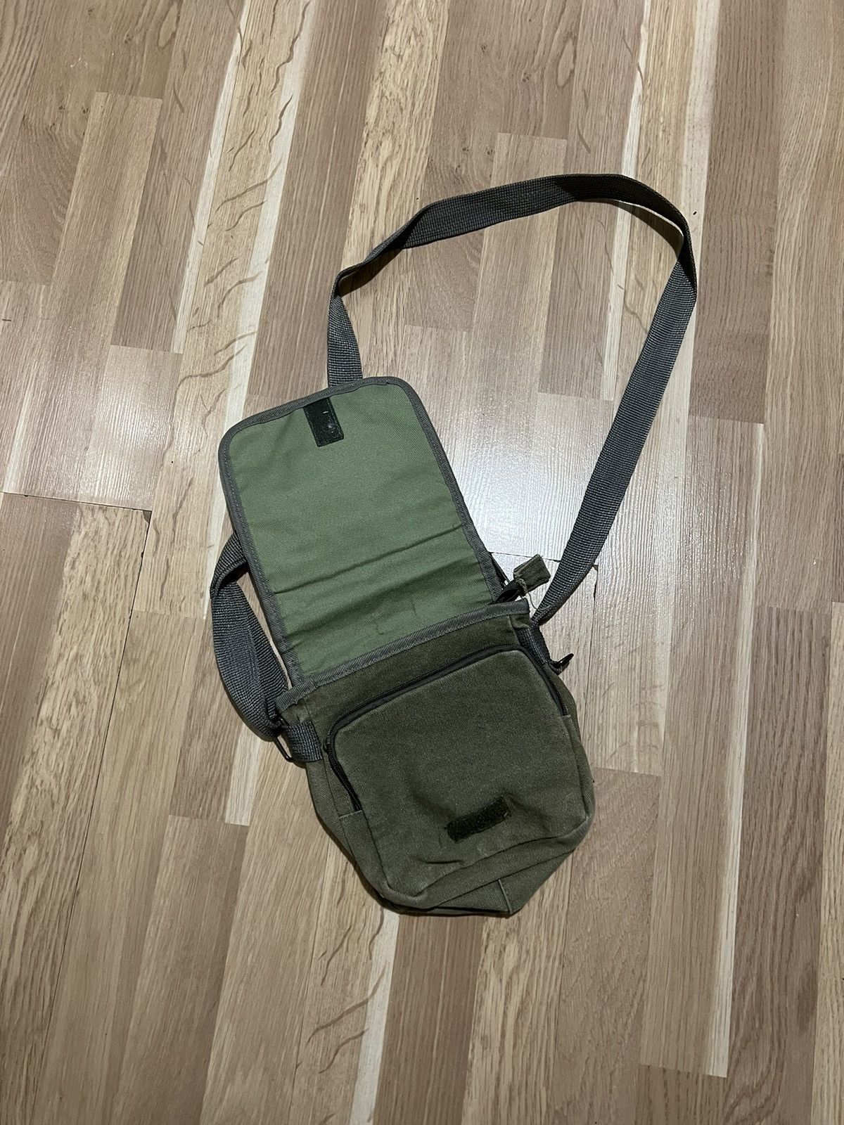 Diesel × Vintage Vintage diesel messenger sling bag y2k style khaki japan Size ONE SIZE - 5 Thumbnail