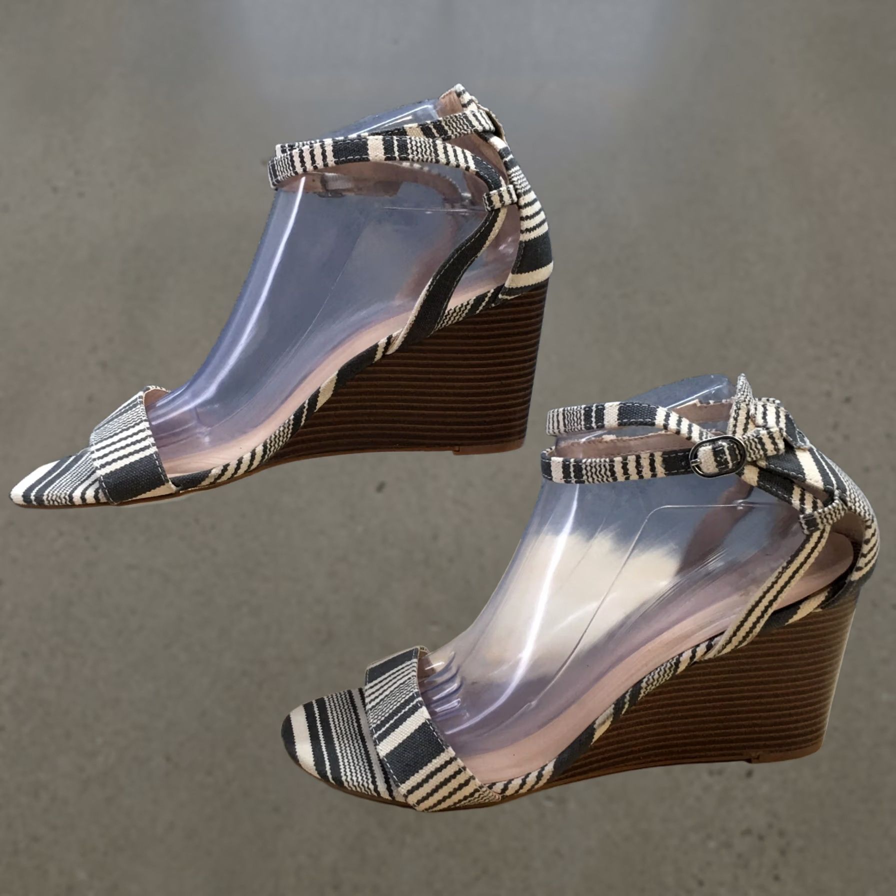 Vintage Kelly & Katie Heels Womens 10 Tamra Ankle Strap Wedges Casual Gray Fabric Size US 10 / IT 40 - 1 Thumbnail