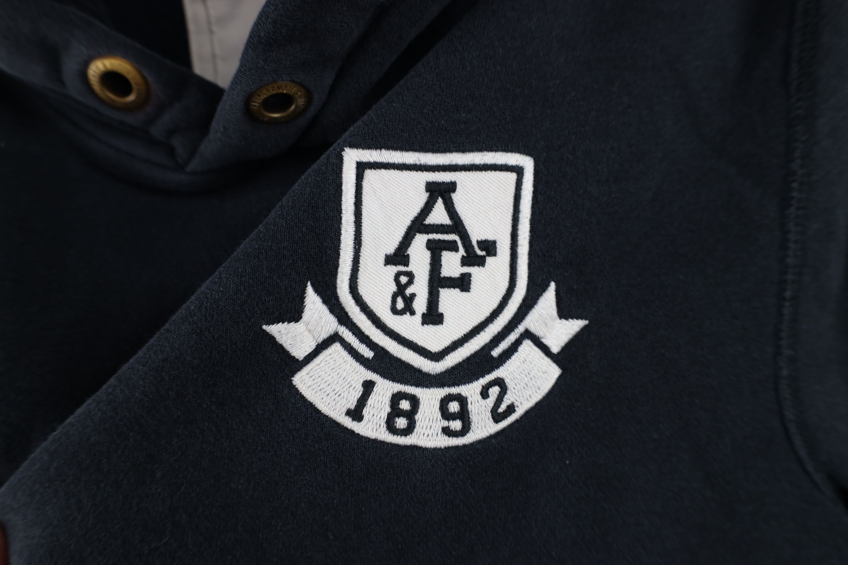 Abercrombie & Fitch Vintage Abercrombie & Fitch Heavyweight Hoodie Sweatshirt Size US M / EU 48-50 / 2 - 4 Thumbnail