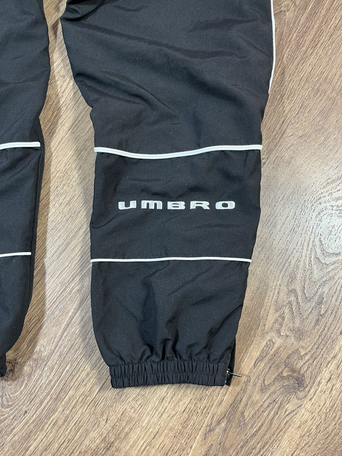 Umbro Vintage Umbro Pants Big Logo Size US 32 / EU 48 - 9 Thumbnail