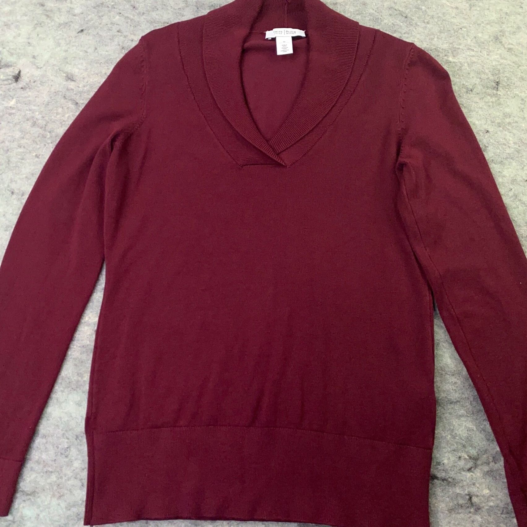 White House Black Market WHITE HOUSE BLACK MARKET Sweater Womens Medium Burgundy V-Neck Long Sleeve Classic Knit Size M / US 6-8 / IT 42-44 - 2 Thumbnail