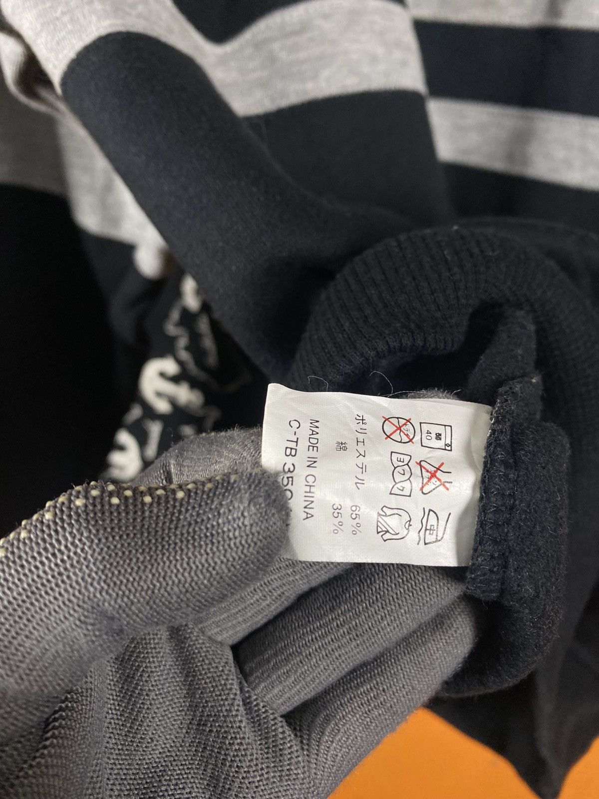 Japanese Brand Vintage Franco Valentino Italy Two-Tone Crewneck Sweatshirt Size US M / EU 48-50 / 2 - 11 Thumbnail