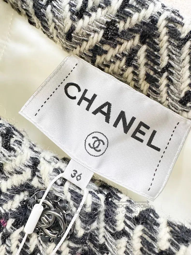 Chanel Chanel 18K Forest Series Tweed White Down Jacket Size XS / US 0-2 / IT 36-38 - 5 Thumbnail