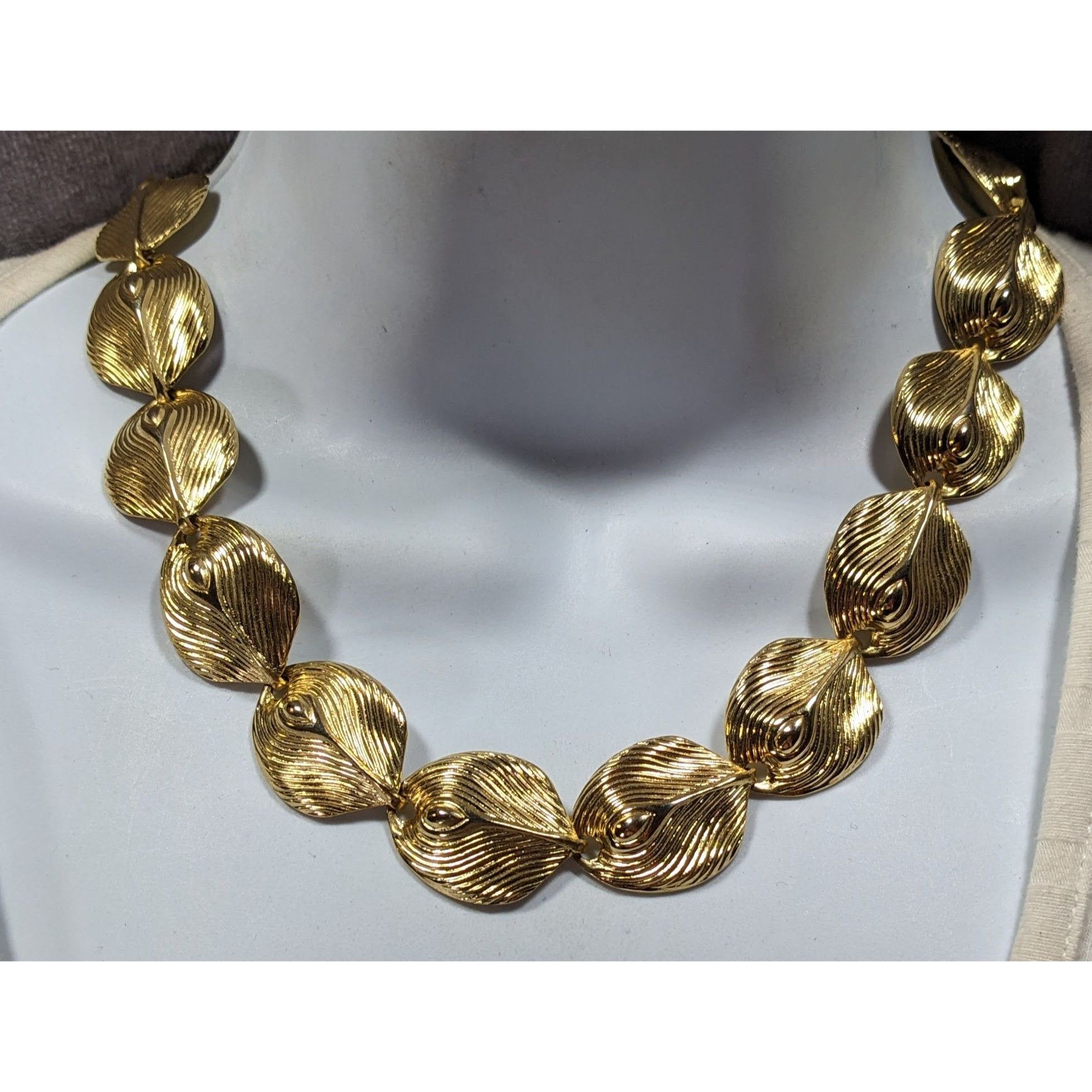 Other Vintage Peacock Feather Gold Tone Link Toggle Necklace Size ONE SIZE - 4 Thumbnail