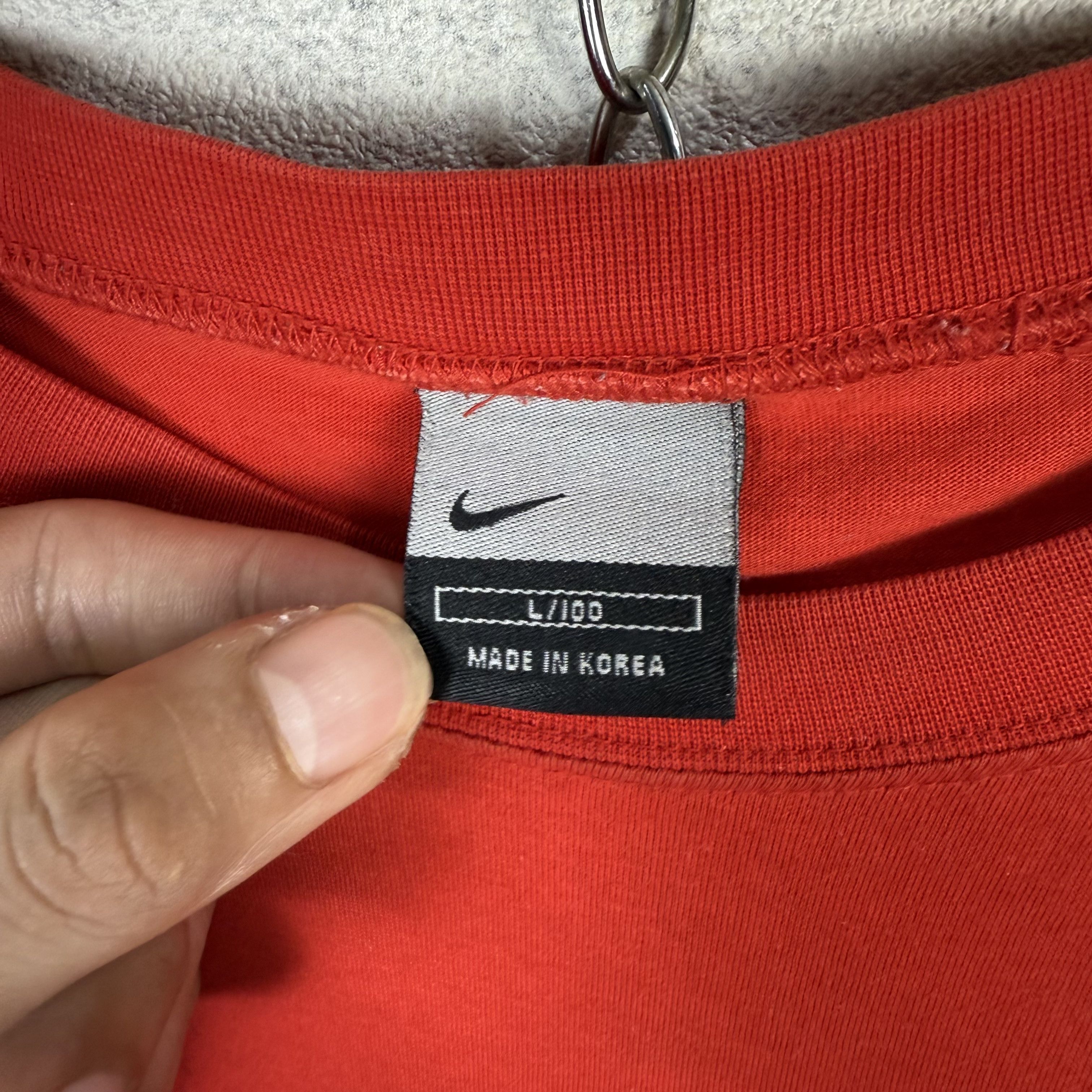 Nike Vintage Nike Swoosh Tshirt Size US L / EU 52-54 / 3 - 3 Thumbnail