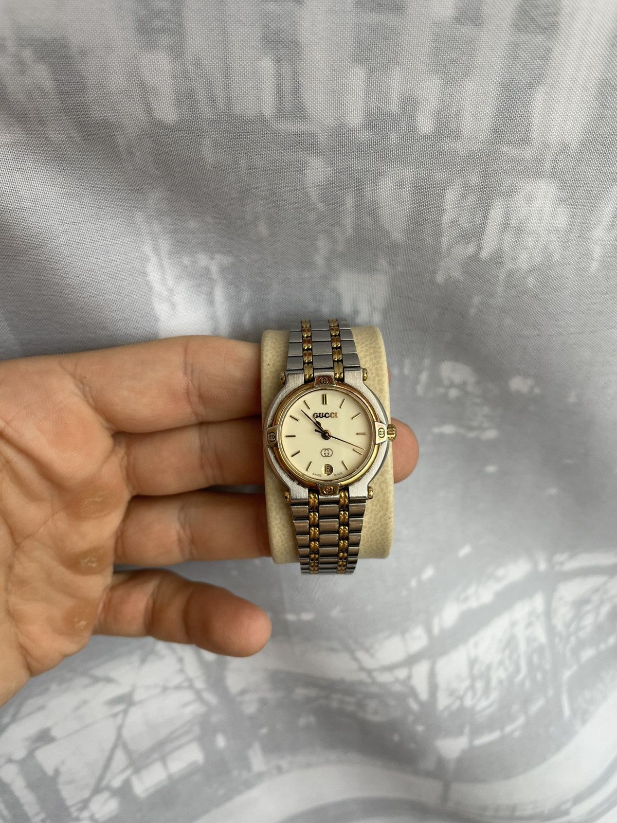 Gucci Gucci Watch 9000L Size ONE SIZE - 1 Thumbnail