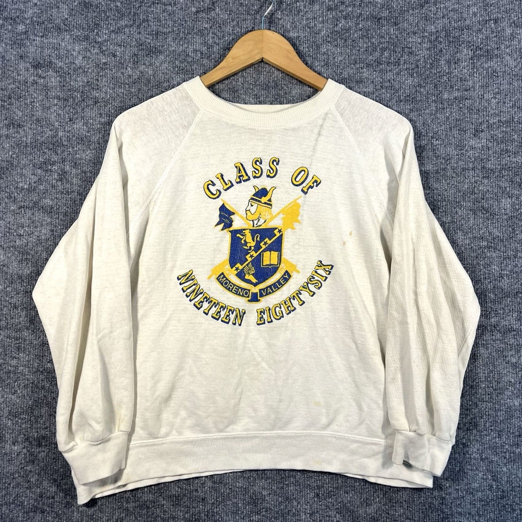 Fruit Of The Loom VINTAGE High School Sweatshirt Mens M 1986 White 80s Class Of 1986 USA Cotton Blend Long Sleeve Fruits of the Loom Shirt Size US M / EU 48-50 / 2 - 2 Thumbnail