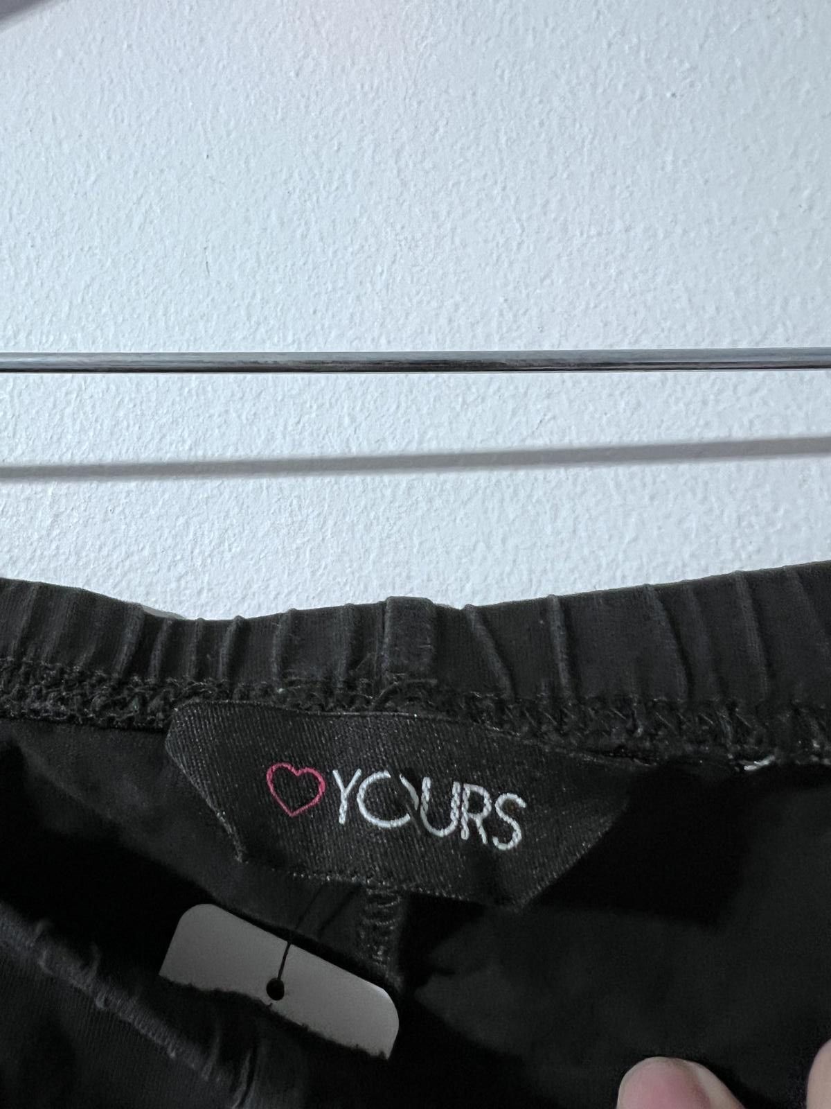 Other Yours Clothing Black Cropped Trousers – Size 26 Size 42" / US 20 - 3 Thumbnail