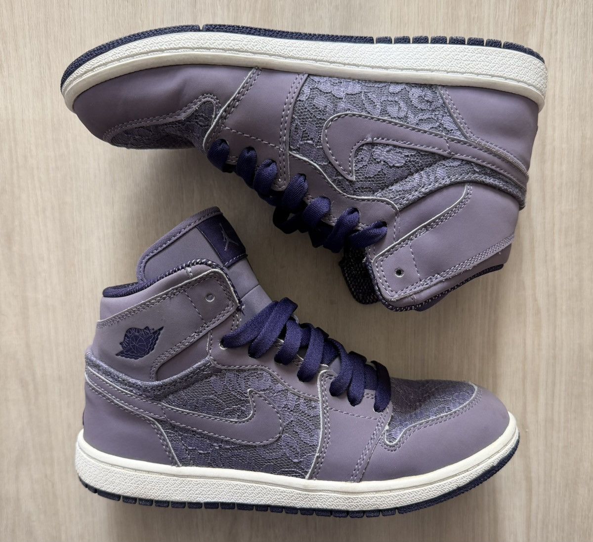 Nike 2010 Air Jordan 1 Purple Daybreak Lace Sz 2.5y w/ OG box Size US 5 / IT 35 - 2 Thumbnail