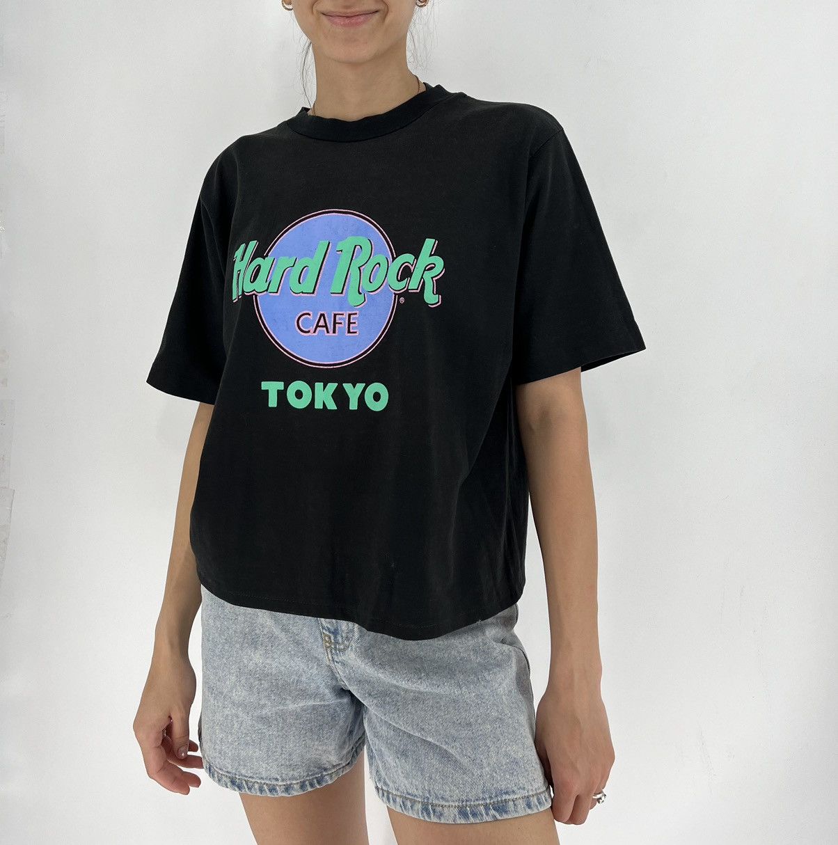 Band Tees × Hard Rock Cafe × Vintage Vintage 90s Hard Rock Cafe Tokyo Single Stitch CropTop Shirt Size L / US 10 / IT 46 - 2 Thumbnail