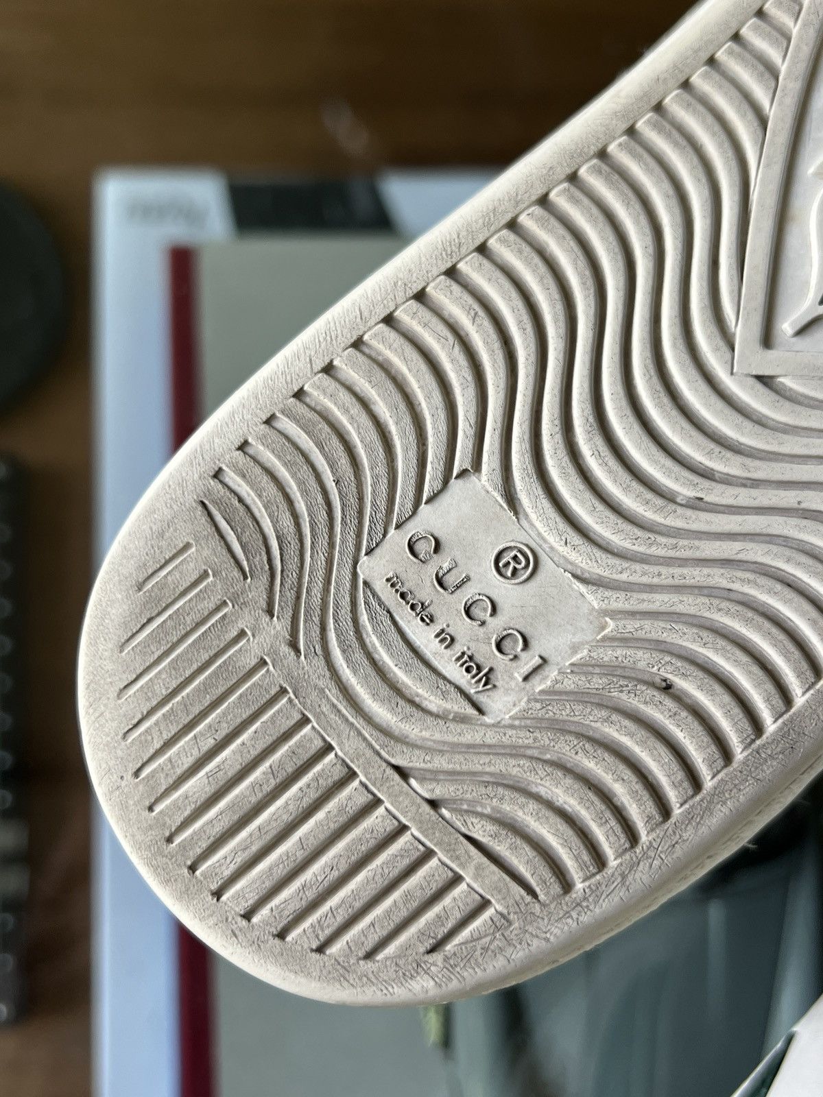 Gucci Gucci - Ace Low Top Sneaker (Embroidered Bee) Size US 8 / EU 41 - 10 Thumbnail
