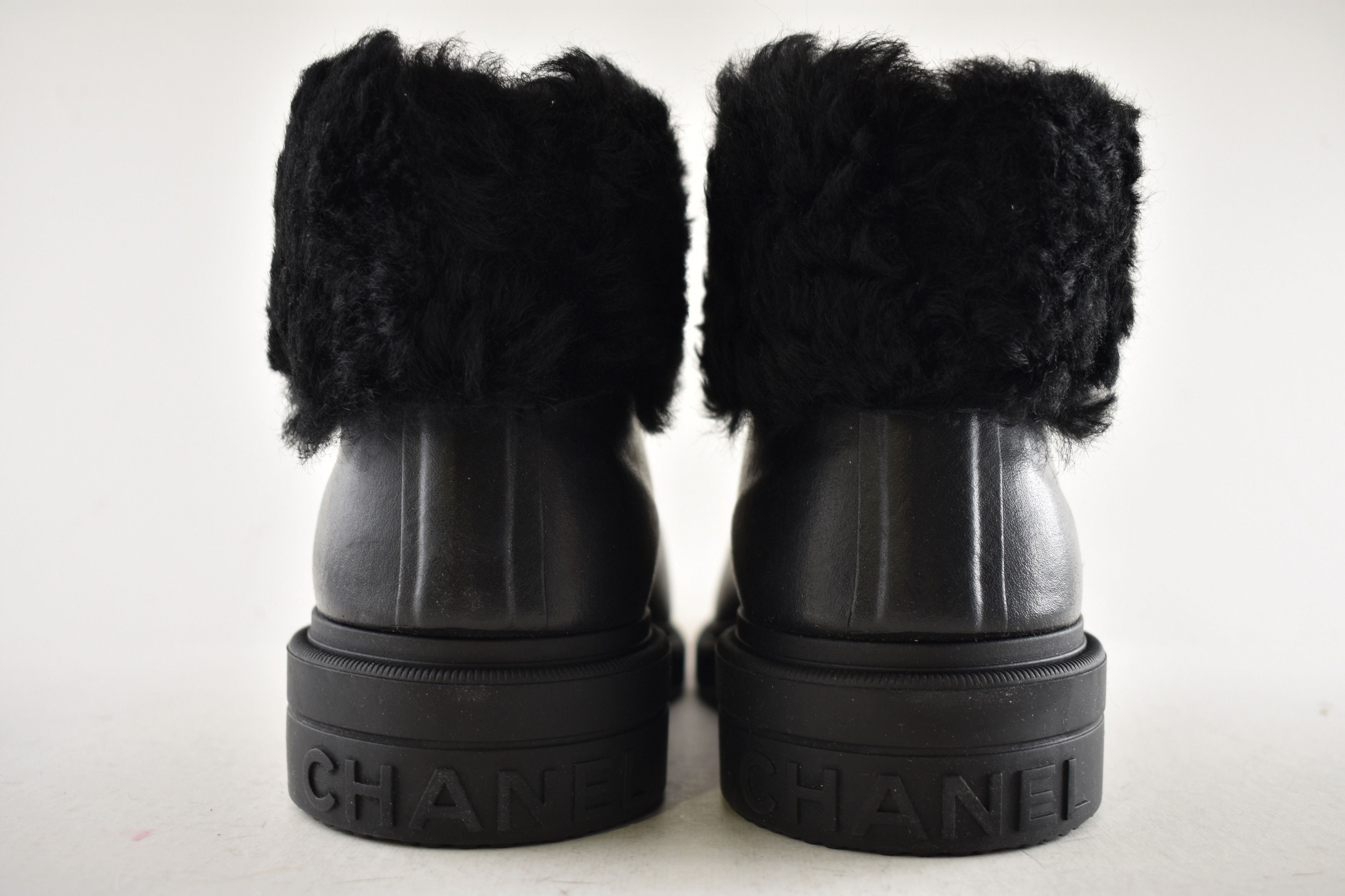 Chanel Chanel 24K Shearling Fur Rubber CC Short Ankle Rain Boots 40 Size US 10 / IT 40 - 15 Thumbnail