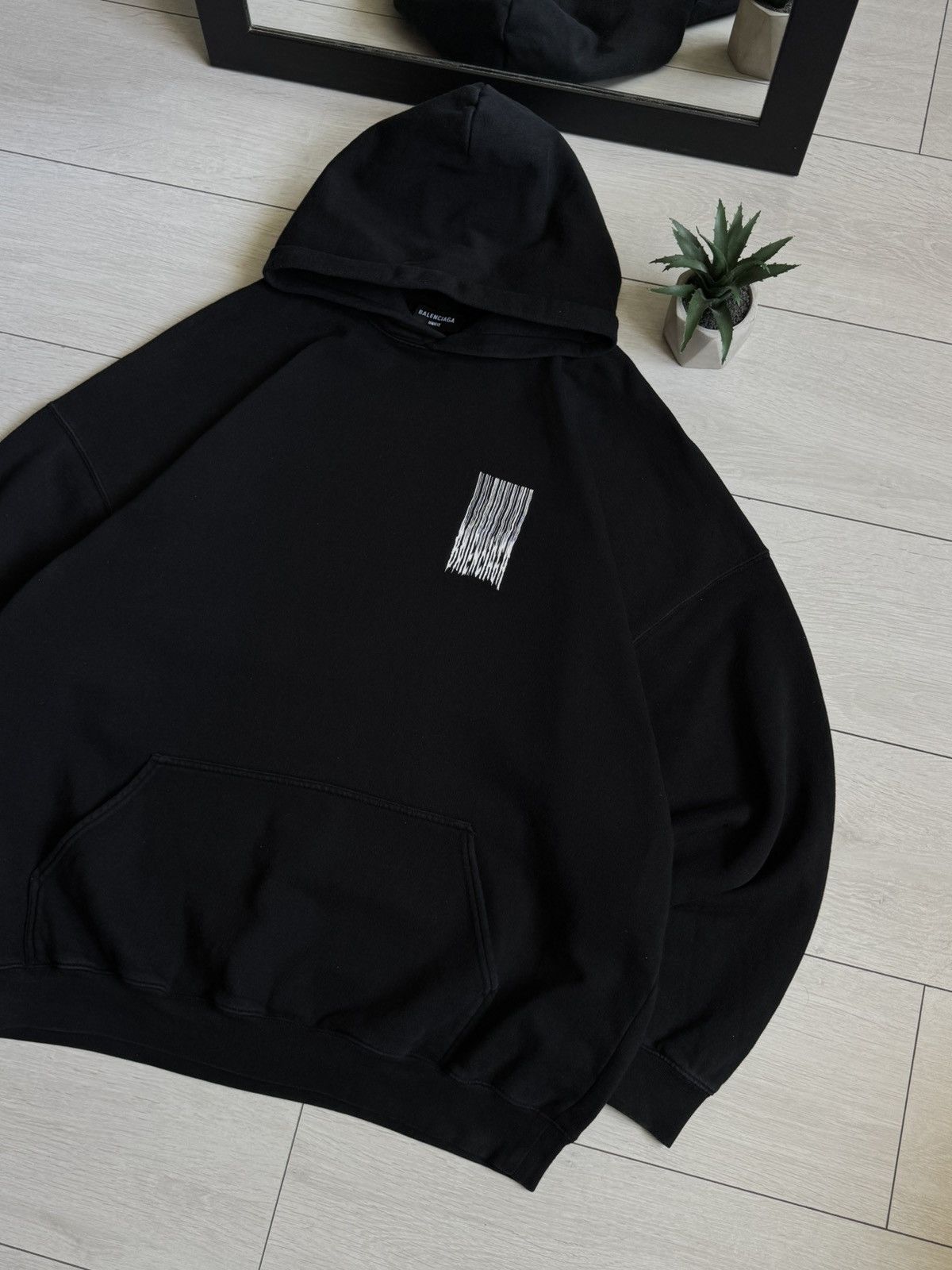 Balenciaga Balenciaga Unifit Barcode Logo Ovesized Hoodie Size US L / EU 52-54 / 3 - 9 Thumbnail