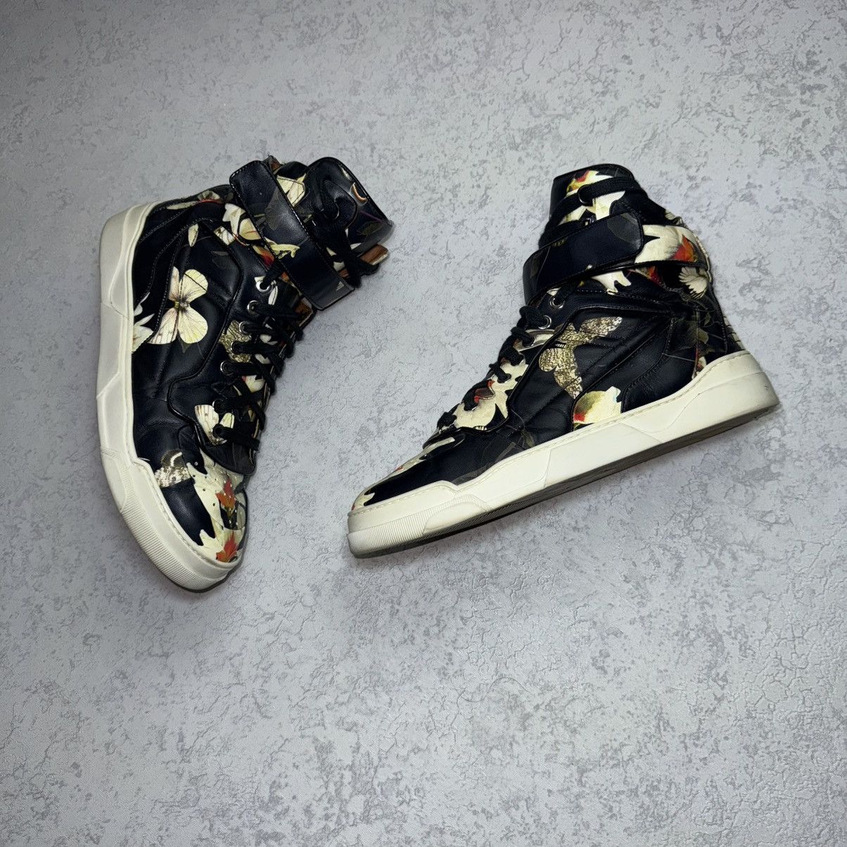 Givenchy Vintage F/W 2014 Givenchy Tyson High-Top Sneakers Butterfly Size US 7.5 / EU 40-41 - 3 Thumbnail